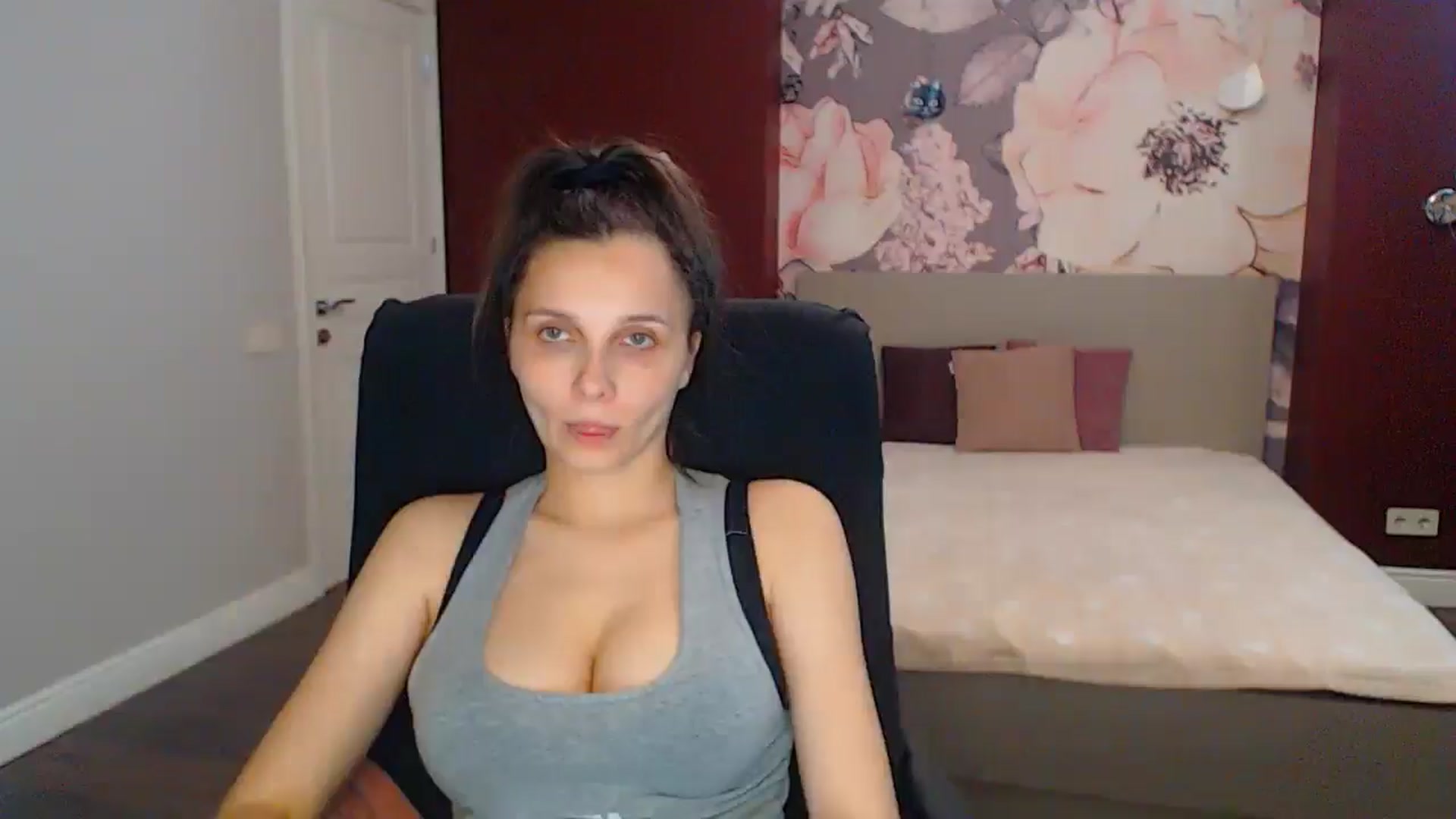 Gallery image thumbnail from Karina_Mils's myfreecams stream on, 07/06/2025, 15:28 image 1 of 20