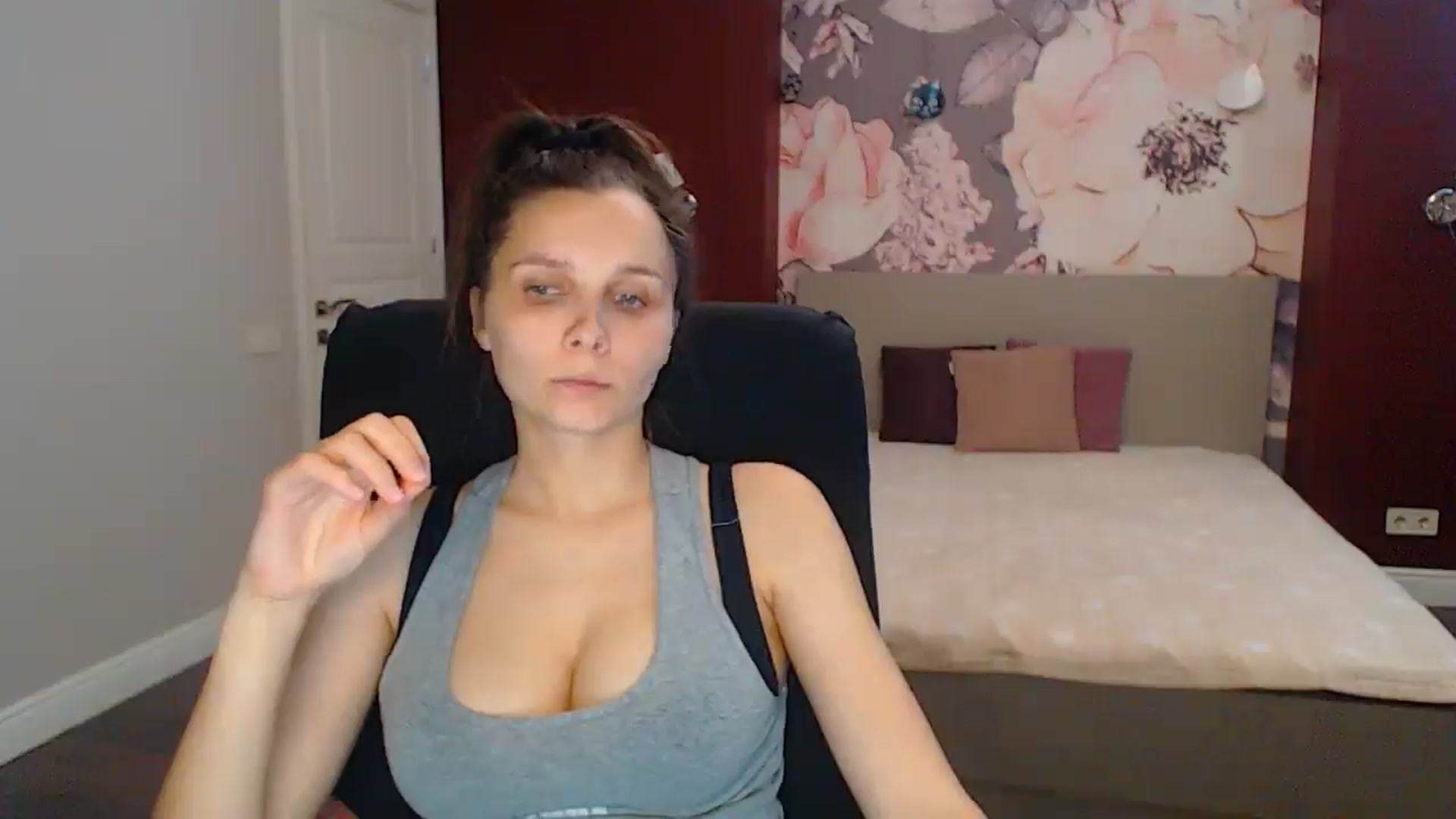Gallery image thumbnail from Karina_Mils's myfreecams stream on, 07/06/2025, 15:28 image 9 of 20