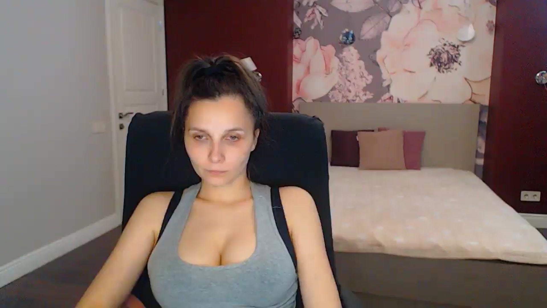 Gallery image thumbnail from Karina_Mils's myfreecams stream on, 07/06/2025, 15:28 image 3 of 20