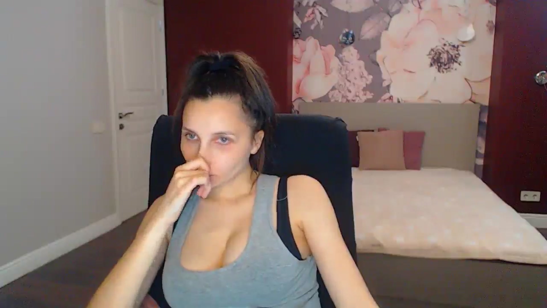 Gallery image thumbnail from Karina_Mils's myfreecams stream on, 07/06/2025, 15:28 image 15 of 20