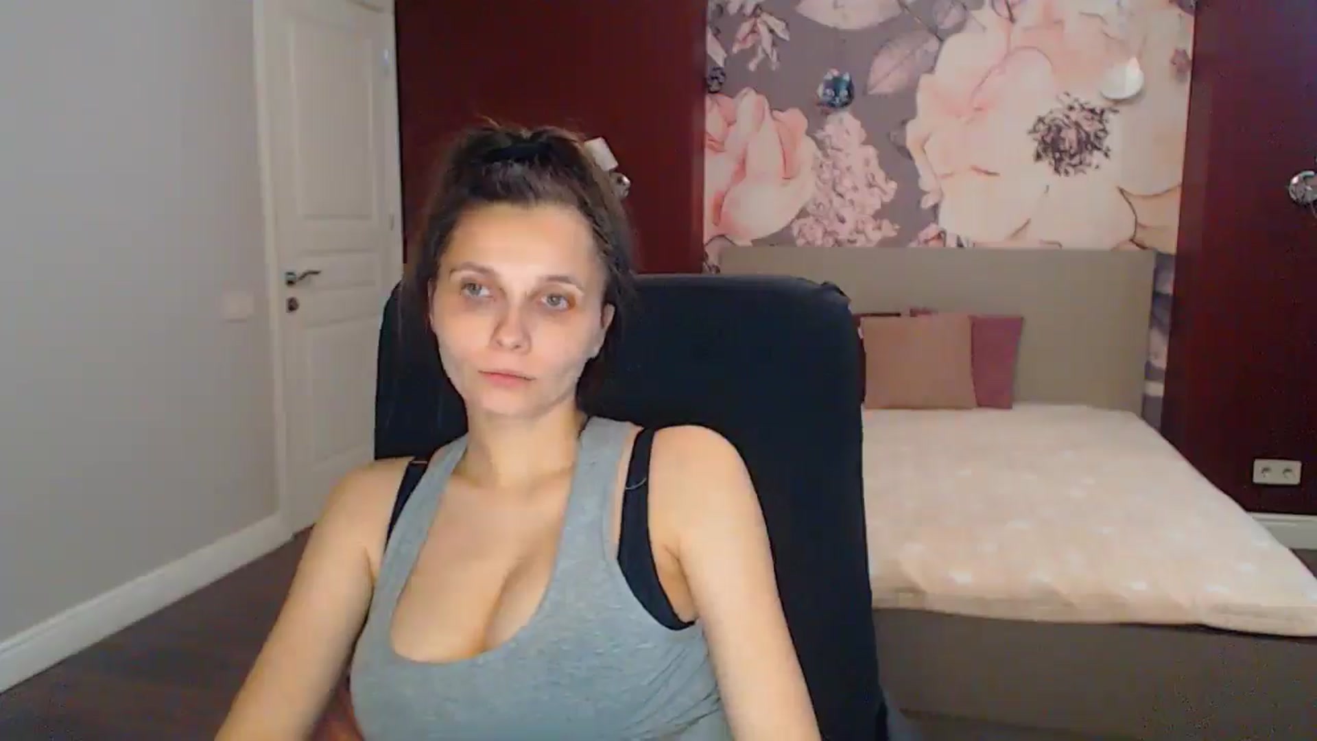 Gallery image thumbnail from Karina_Mils's myfreecams stream on, 07/06/2025, 15:28 image 14 of 20