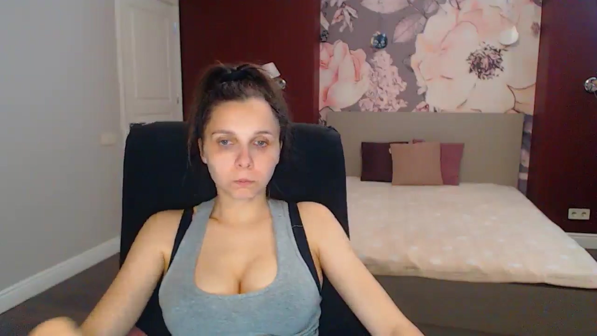 Gallery image thumbnail from Karina_Mils's myfreecams stream on, 07/06/2025, 15:28 image 2 of 20