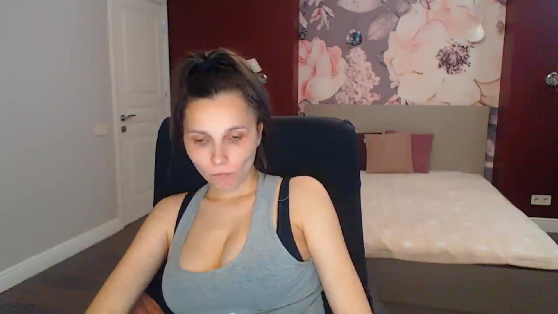 Gallery image thumbnail from Karina_Mils's myfreecams stream on, 07/06/2025, 15:28 image 18 of 20
