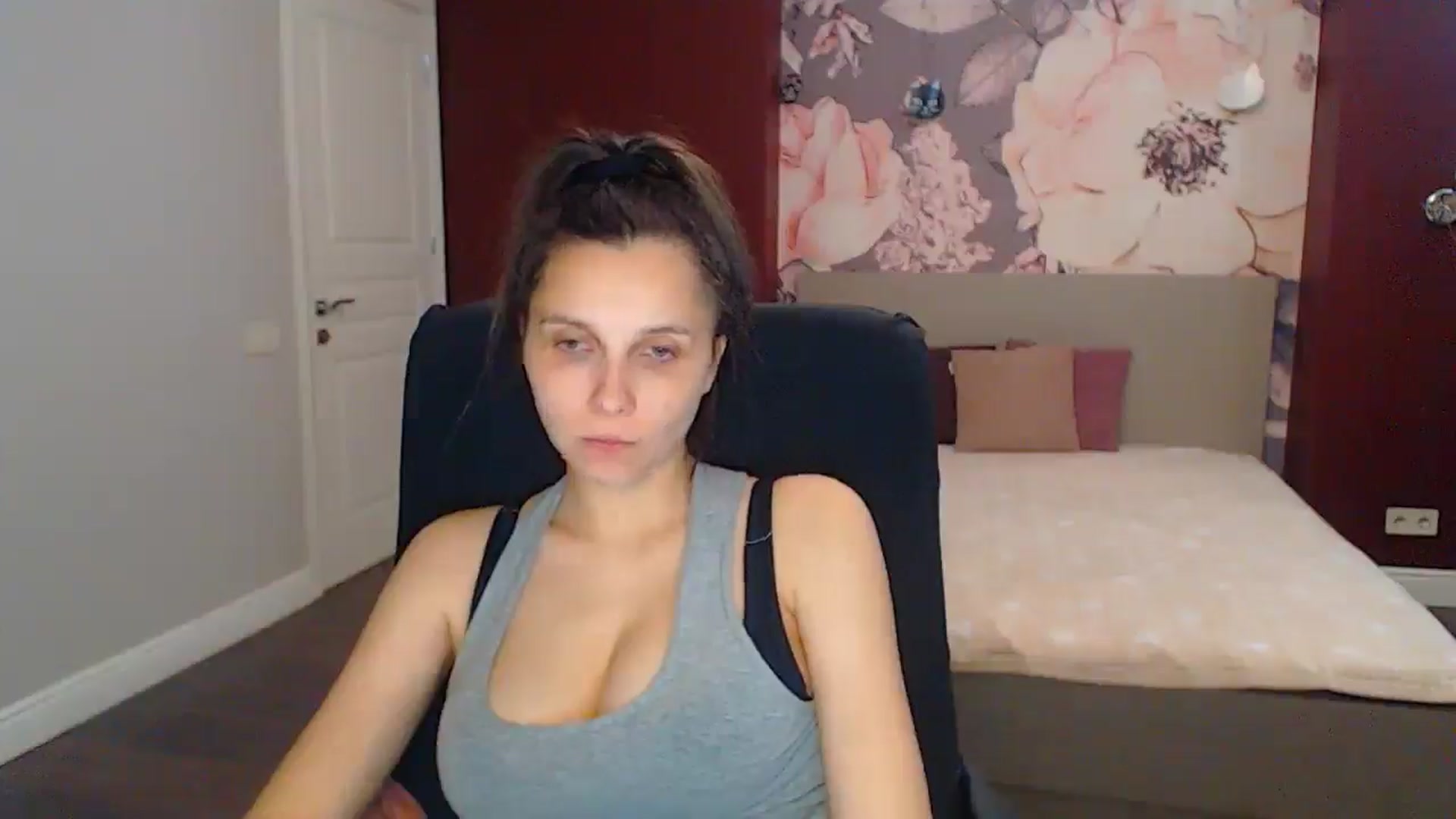 Gallery image thumbnail from Karina_Mils's myfreecams stream on, 07/06/2025, 15:28 image 16 of 20