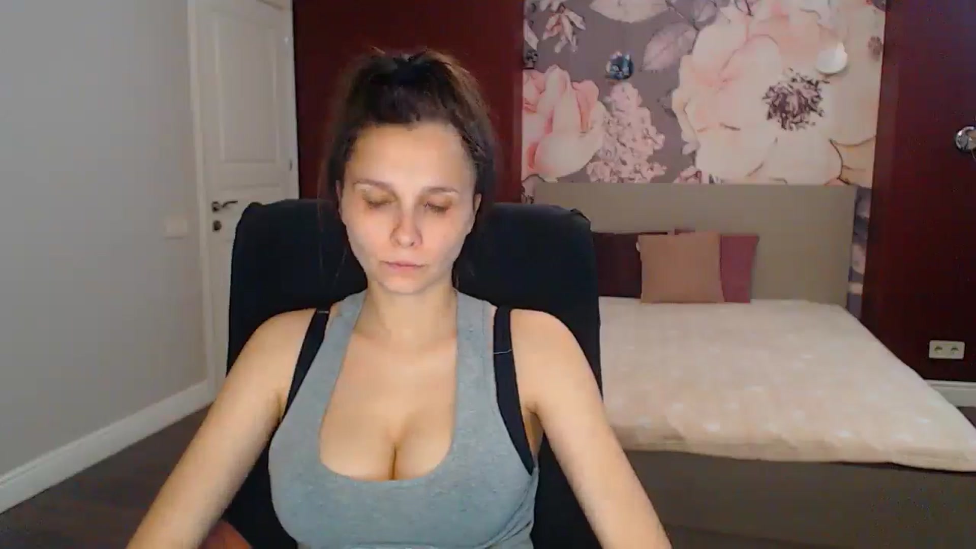 Gallery image thumbnail from Karina_Mils's myfreecams stream on, 07/06/2025, 15:28 image 7 of 20