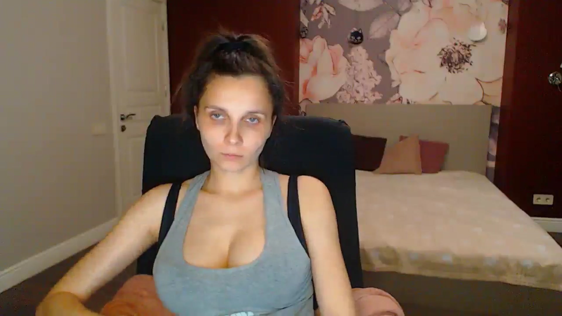 Gallery image thumbnail from Karina_Mils's myfreecams stream on, 07/06/2025, 19:46 image 11 of 20