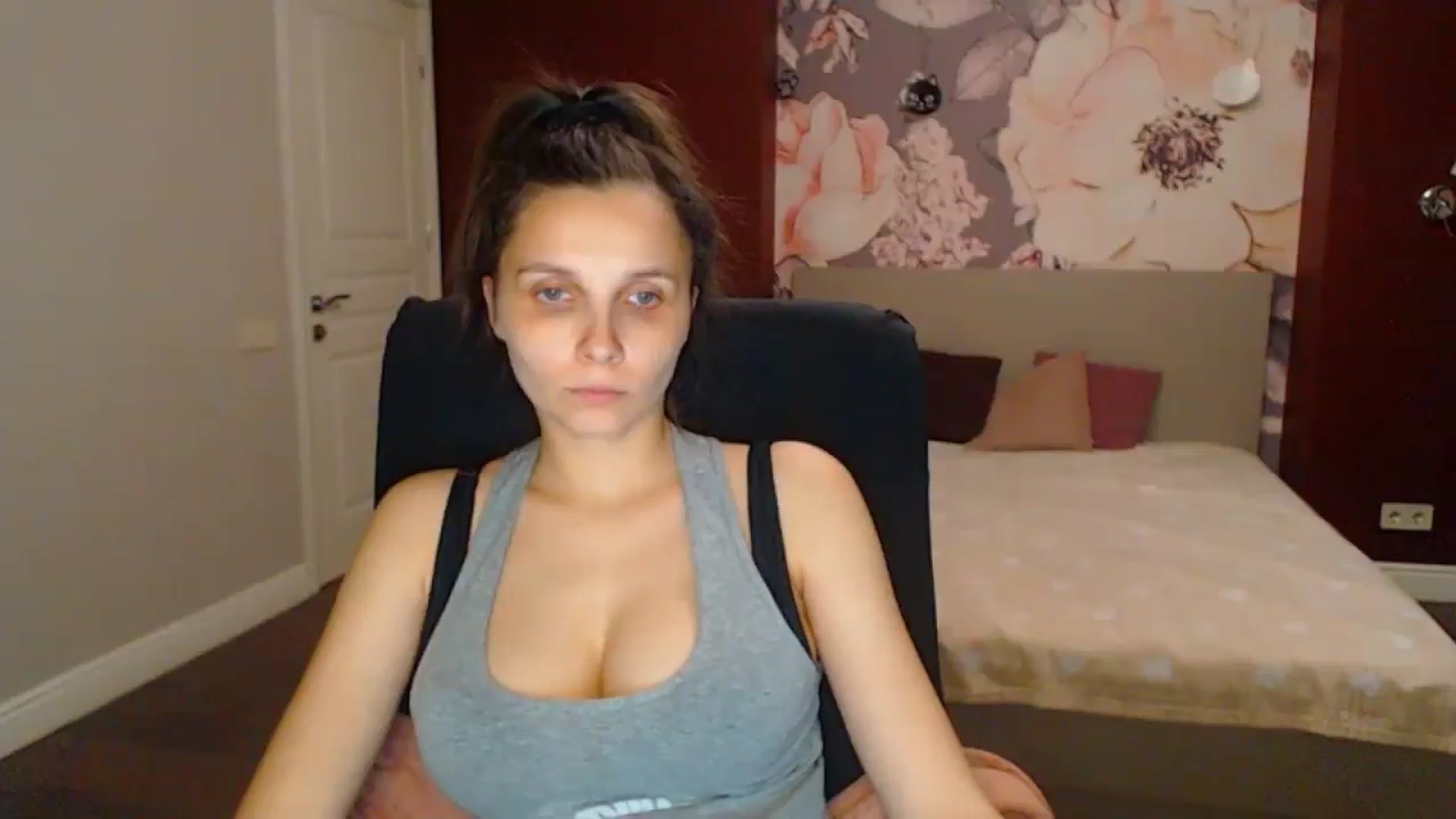 Gallery image thumbnail from Karina_Mils's myfreecams stream on, 07/06/2025, 19:46 image 6 of 20