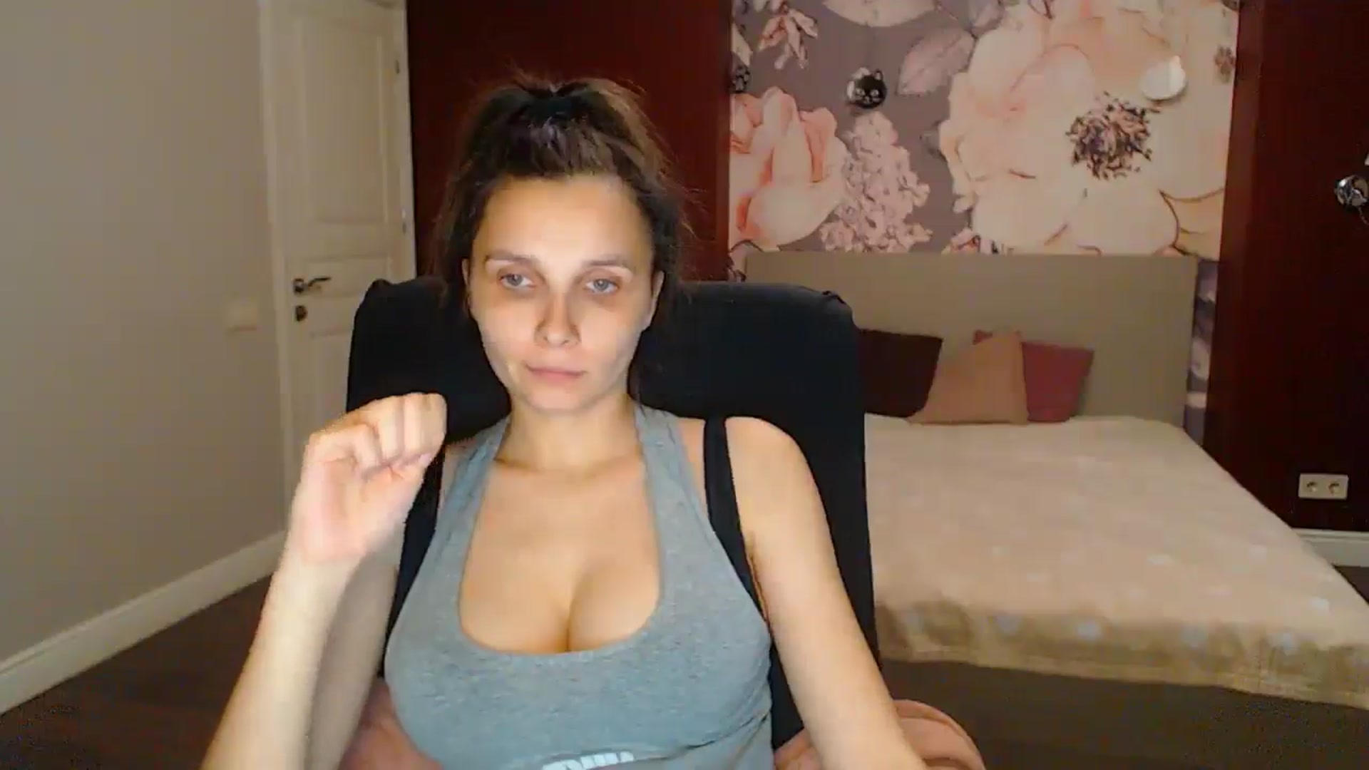 Gallery image thumbnail from Karina_Mils's myfreecams stream on, 07/06/2025, 19:46 image 8 of 20