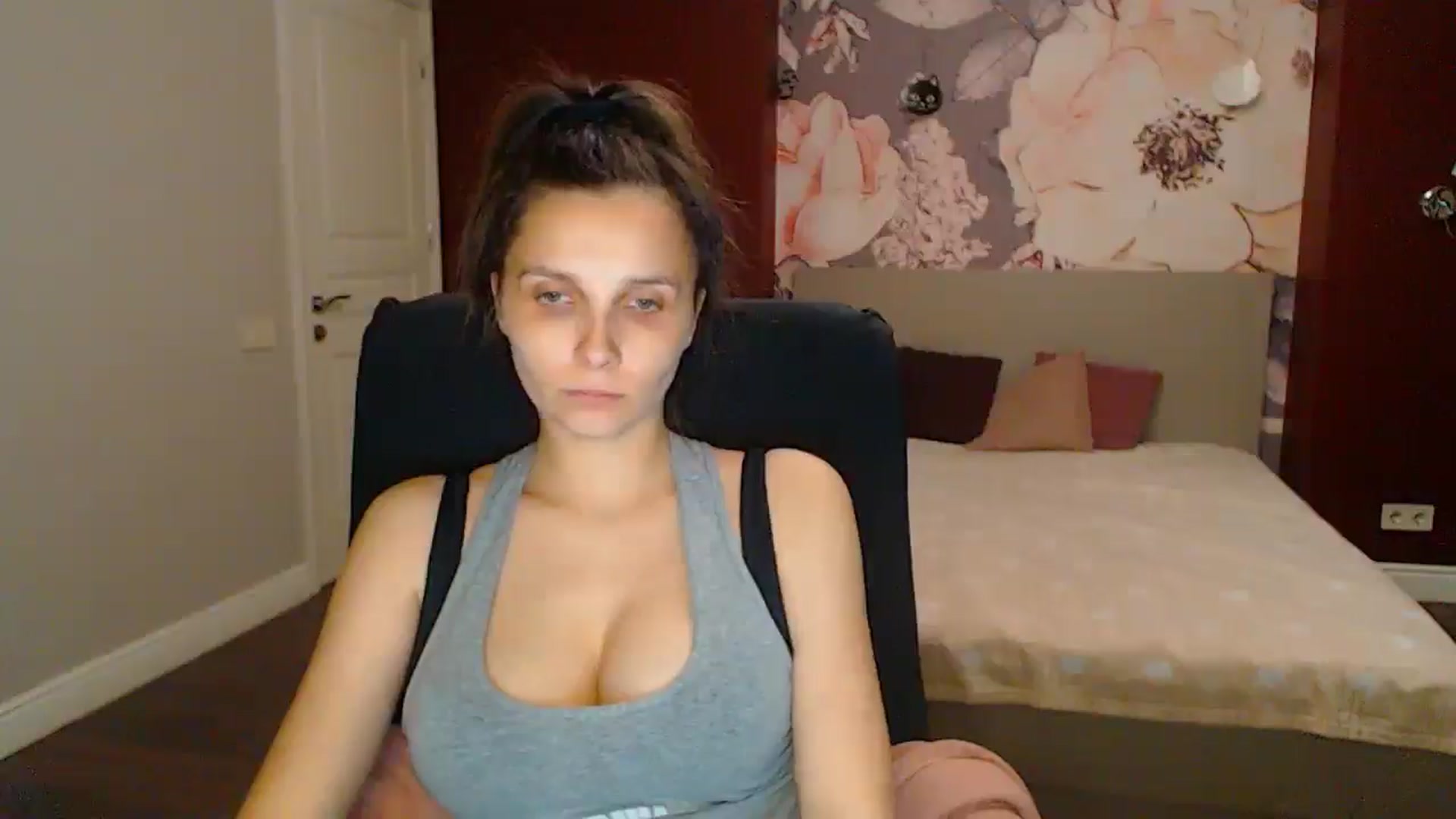 Gallery image thumbnail from Karina_Mils's myfreecams stream on, 07/06/2025, 19:46 image 9 of 20