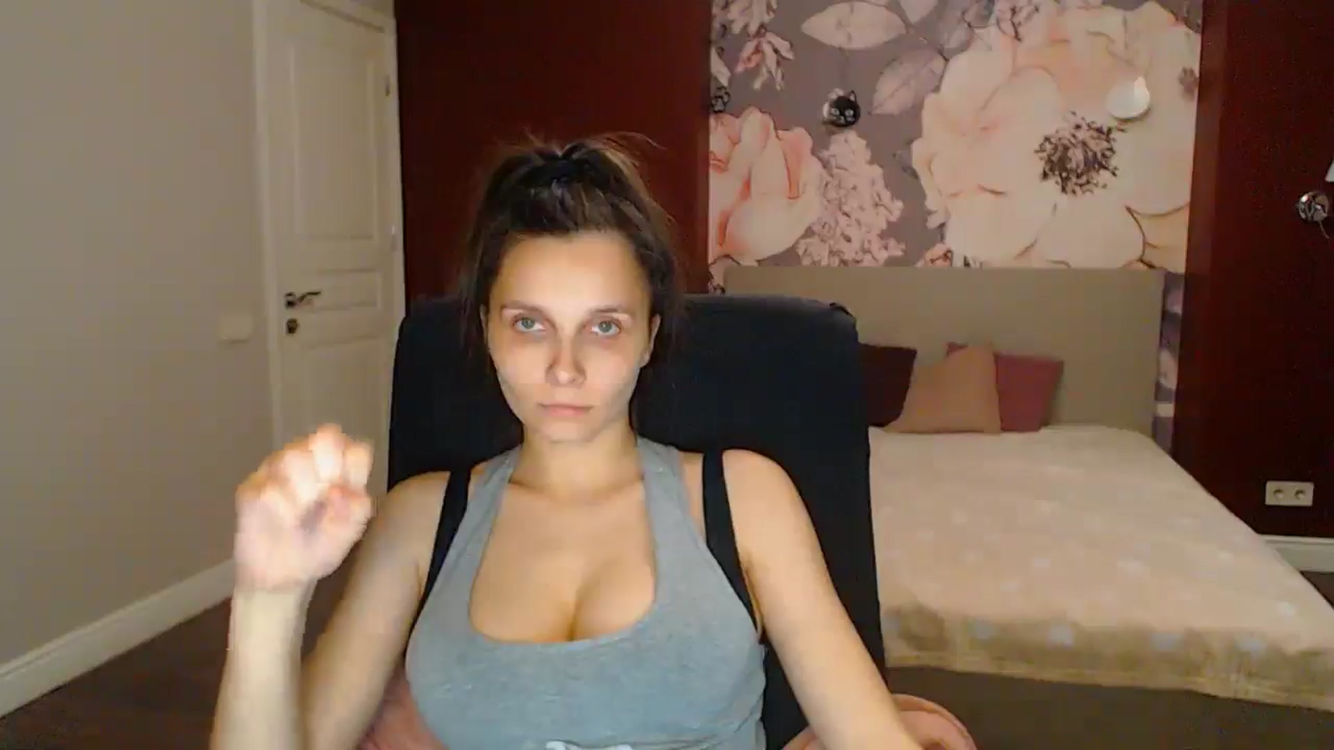Gallery image thumbnail from Karina_Mils's myfreecams stream on, 07/06/2025, 19:46 image 19 of 20