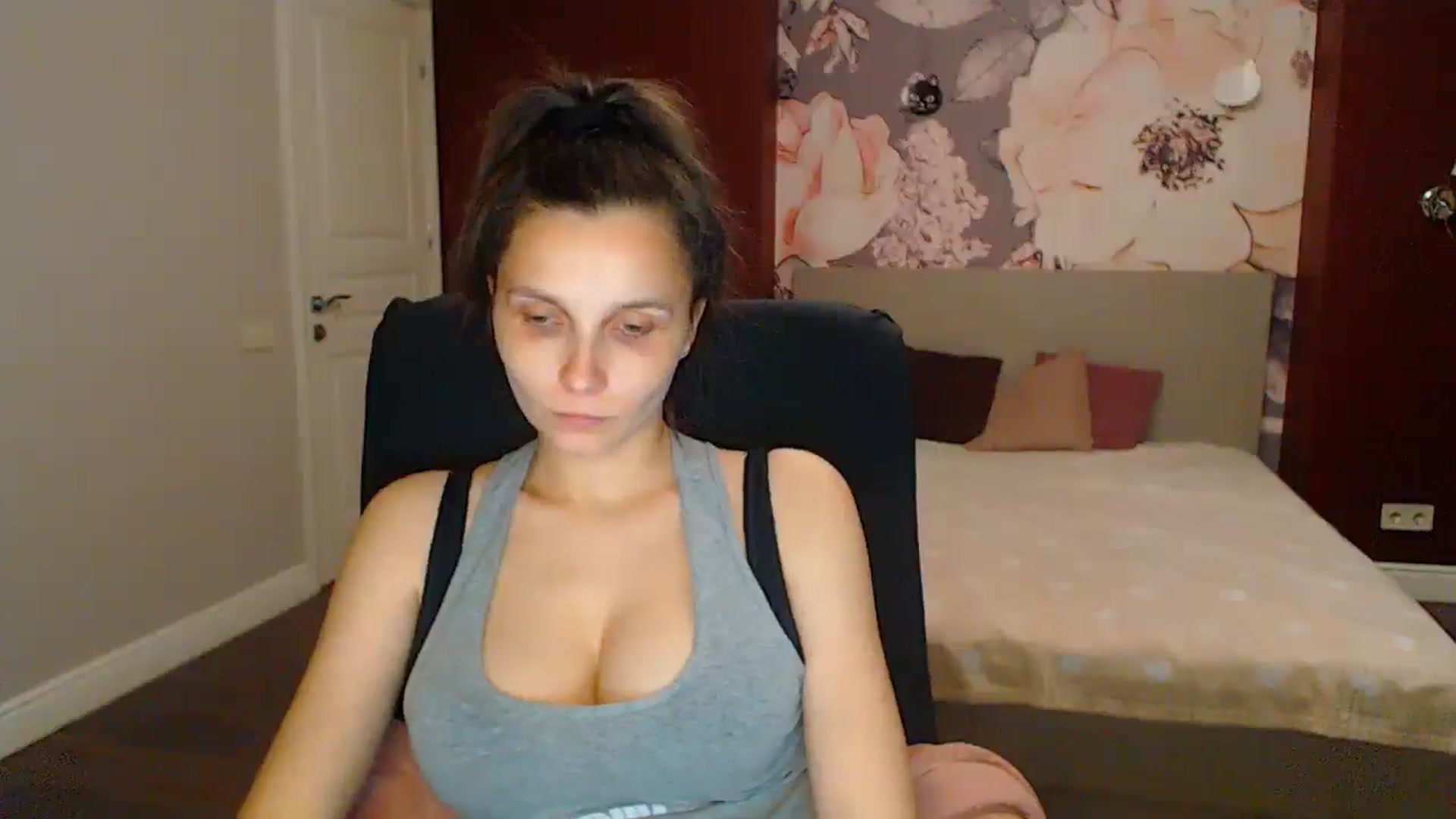 Gallery image thumbnail from Karina_Mils's myfreecams stream on, 07/06/2025, 19:46 image 7 of 20