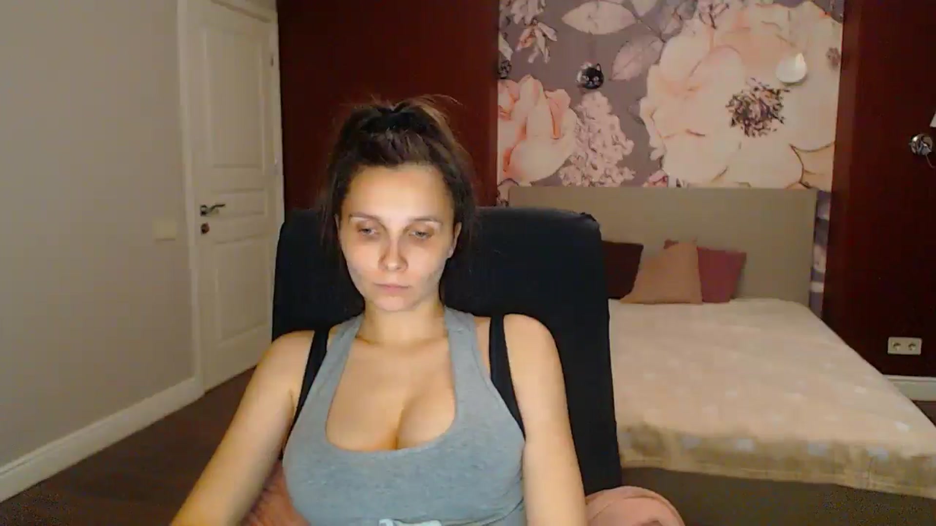 Gallery image thumbnail from Karina_Mils's myfreecams stream on, 07/06/2025, 19:46 image 20 of 20