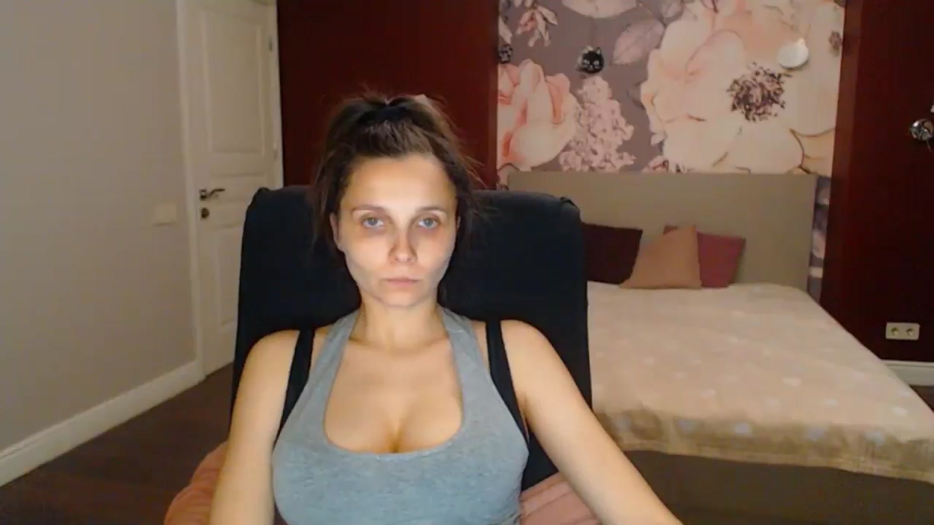 Gallery image thumbnail from Karina_Mils's myfreecams stream on, 07/06/2025, 19:46 image 5 of 20