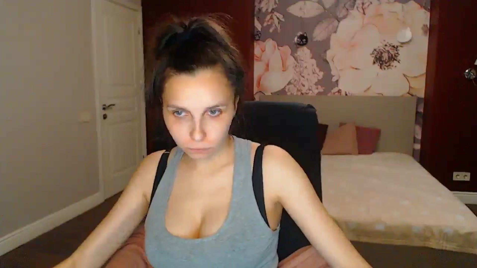 Gallery image thumbnail from Karina_Mils's myfreecams stream on, 07/06/2025, 19:46 image 18 of 20
