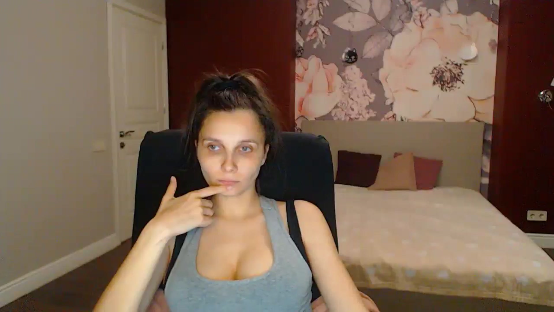 Gallery image thumbnail from Karina_Mils's myfreecams stream on, 07/06/2025, 19:46 image 13 of 20