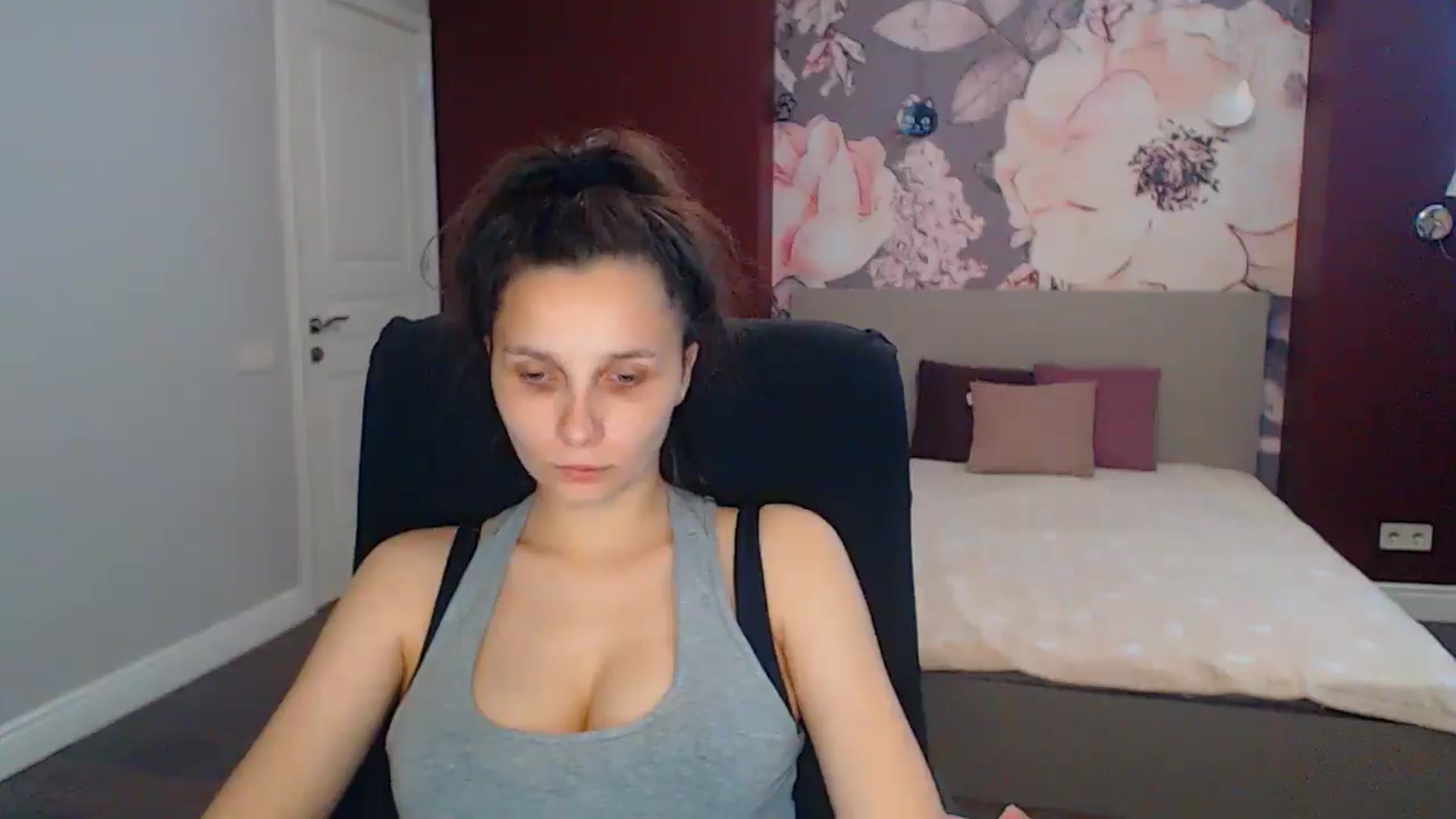 Gallery image thumbnail from Karina_Mils's myfreecams stream on, 07/07/2025, 11:48 image 17 of 20