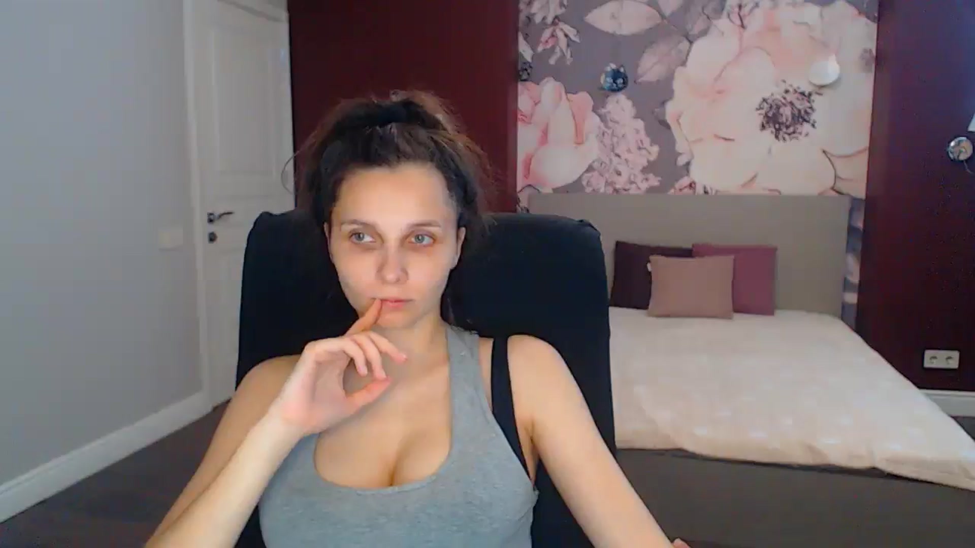 Gallery image thumbnail from Karina_Mils's myfreecams stream on, 07/07/2025, 11:48 image 18 of 20