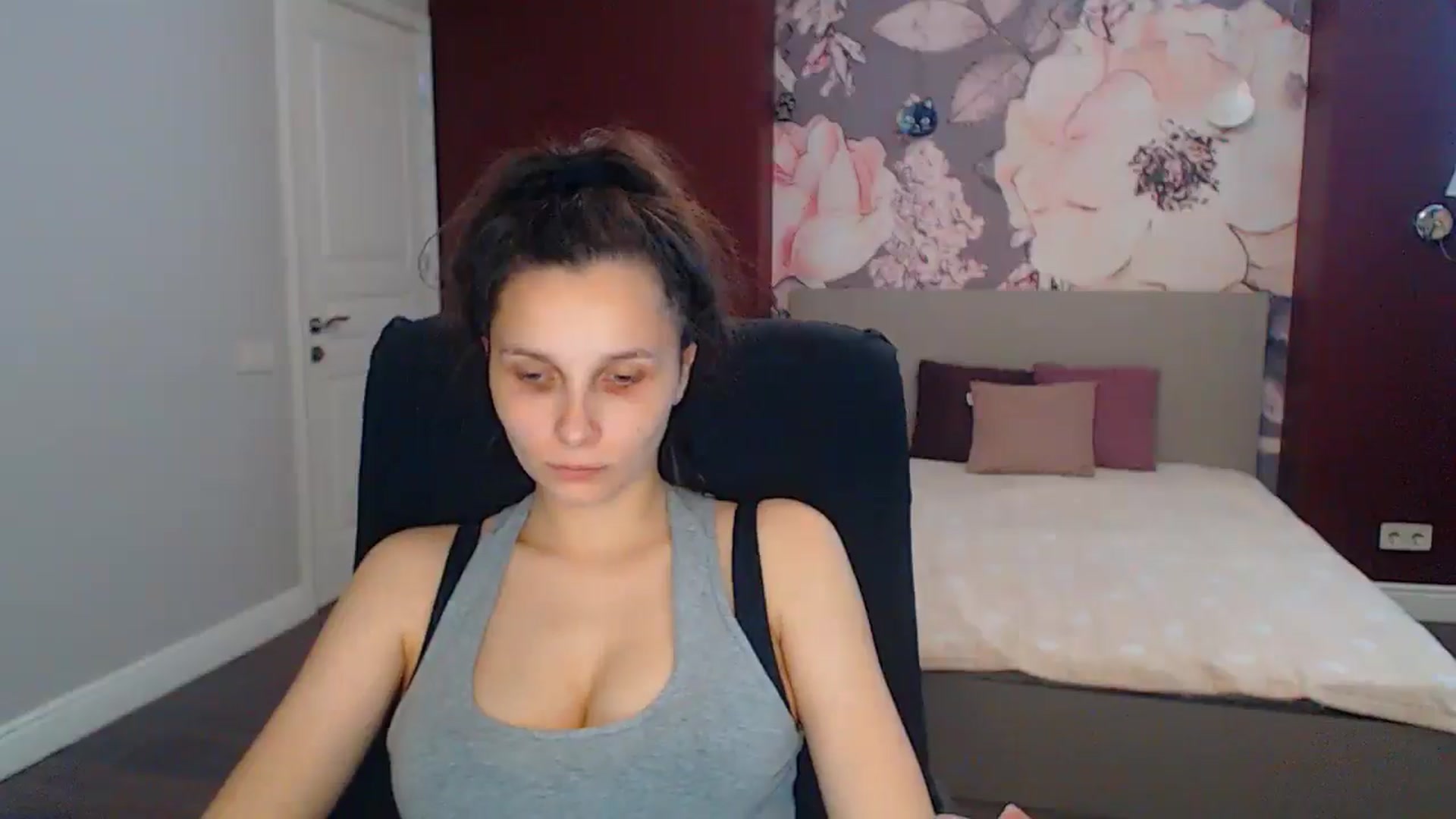 Gallery image thumbnail from Karina_Mils's myfreecams stream on, 07/07/2025, 11:48 image 16 of 20