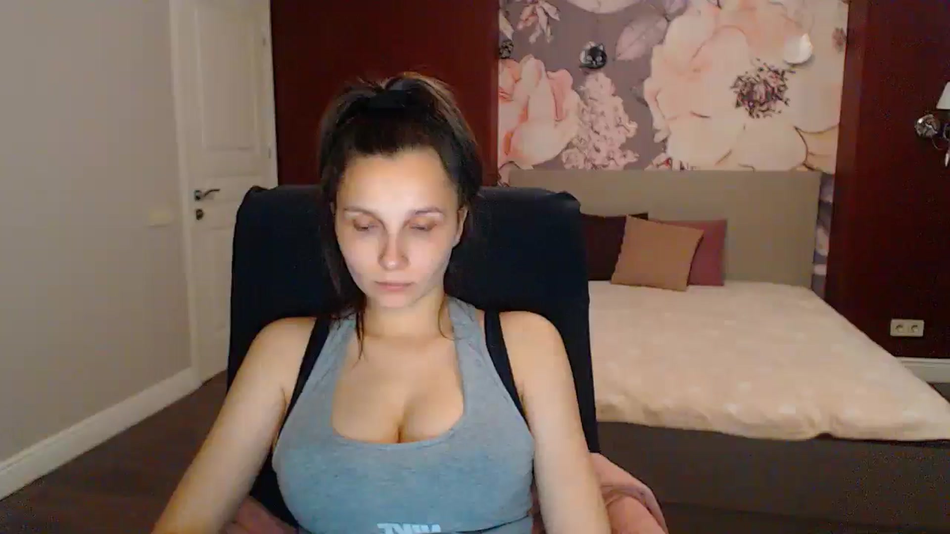 Gallery image thumbnail from Karina_Mils's myfreecams stream on, 07/11/2025, 17:21 image 9 of 20