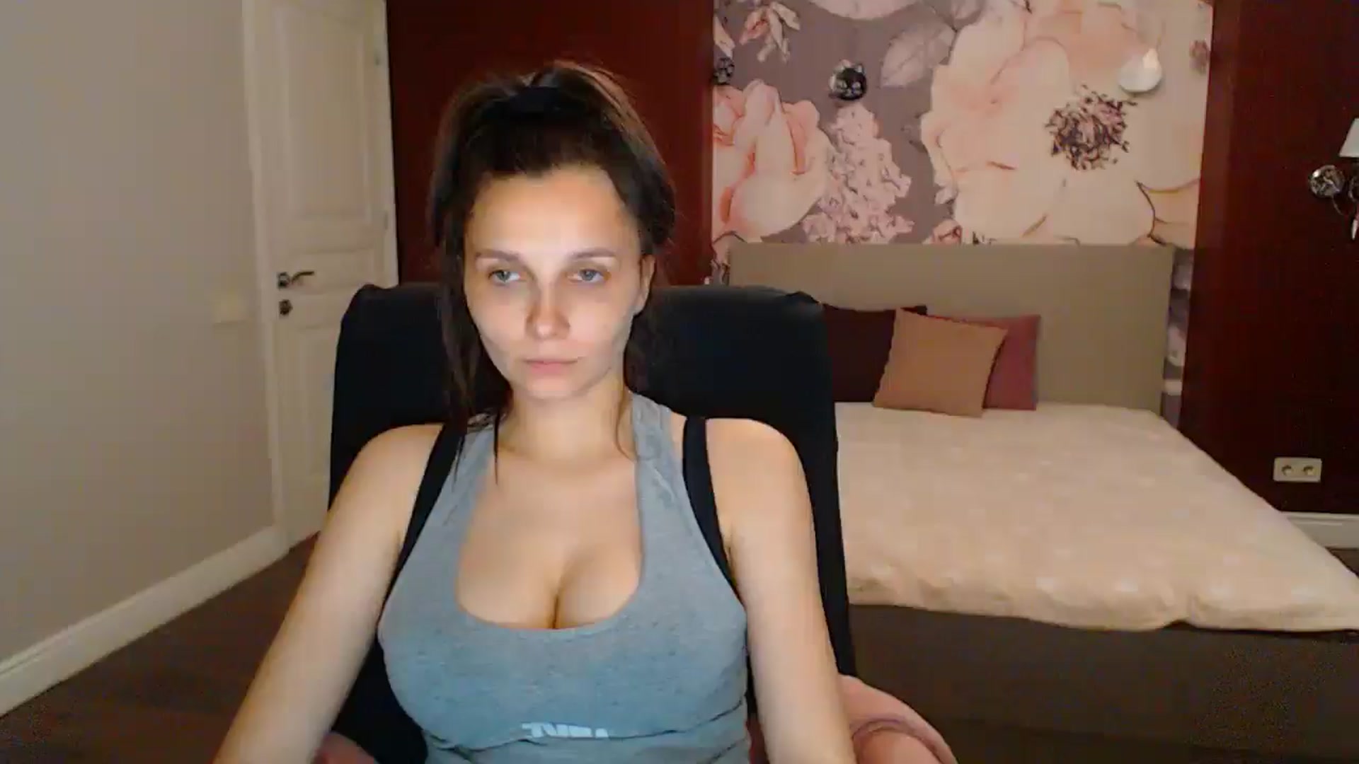 Gallery image thumbnail from Karina_Mils's myfreecams stream on, 07/11/2025, 17:21 image 17 of 20