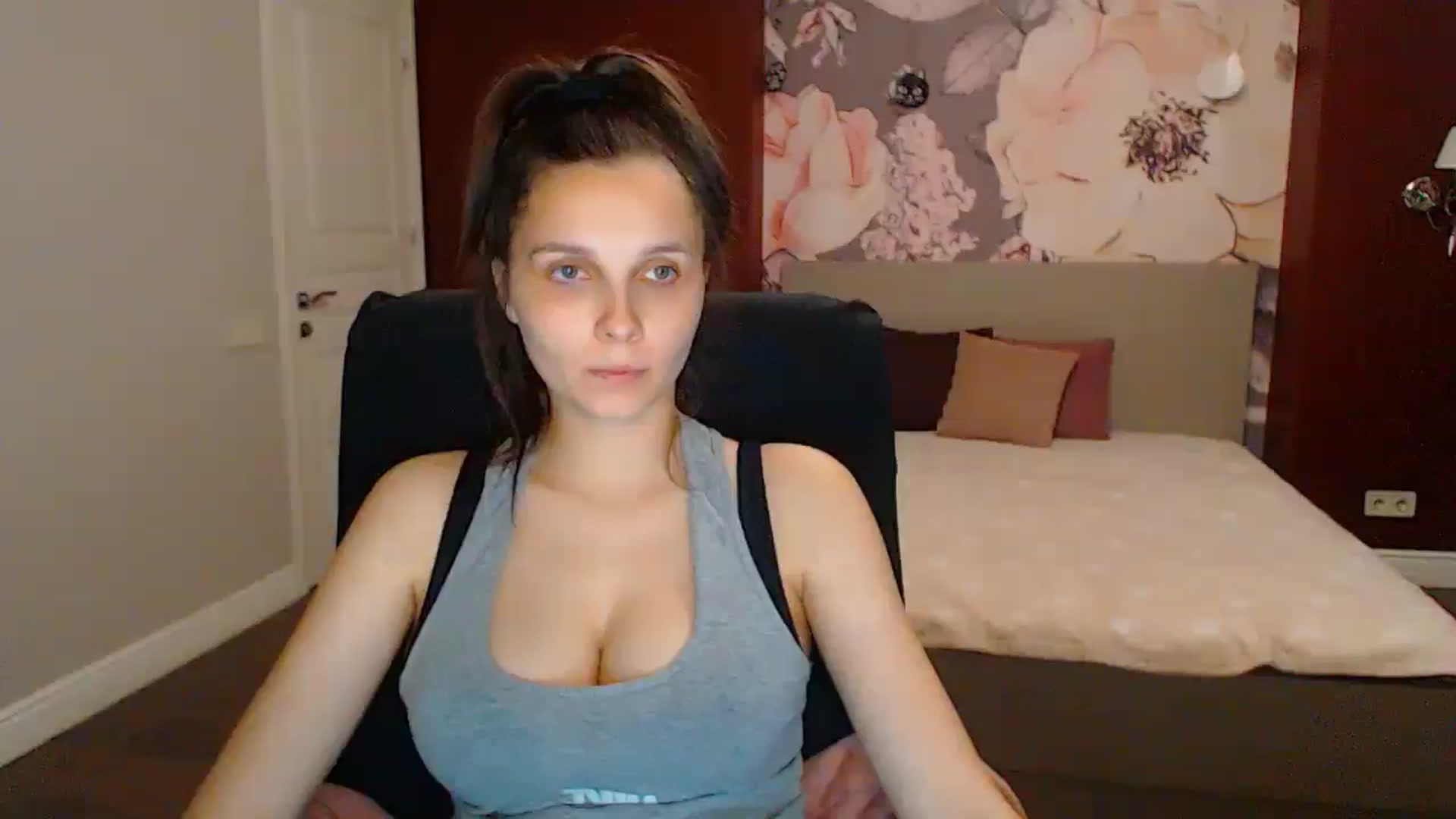 Gallery image thumbnail from Karina_Mils's myfreecams stream on, 07/11/2025, 17:21 image 18 of 20