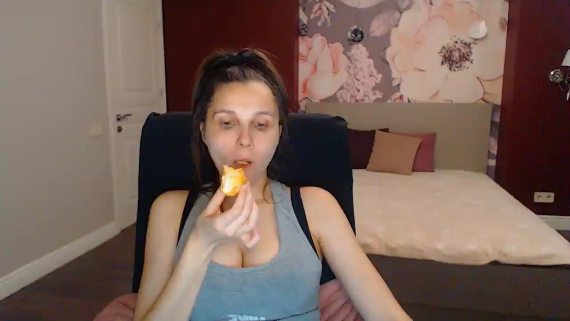Gallery image thumbnail from Karina_Mils's myfreecams stream on, 07/11/2025, 17:21 image 6 of 20
