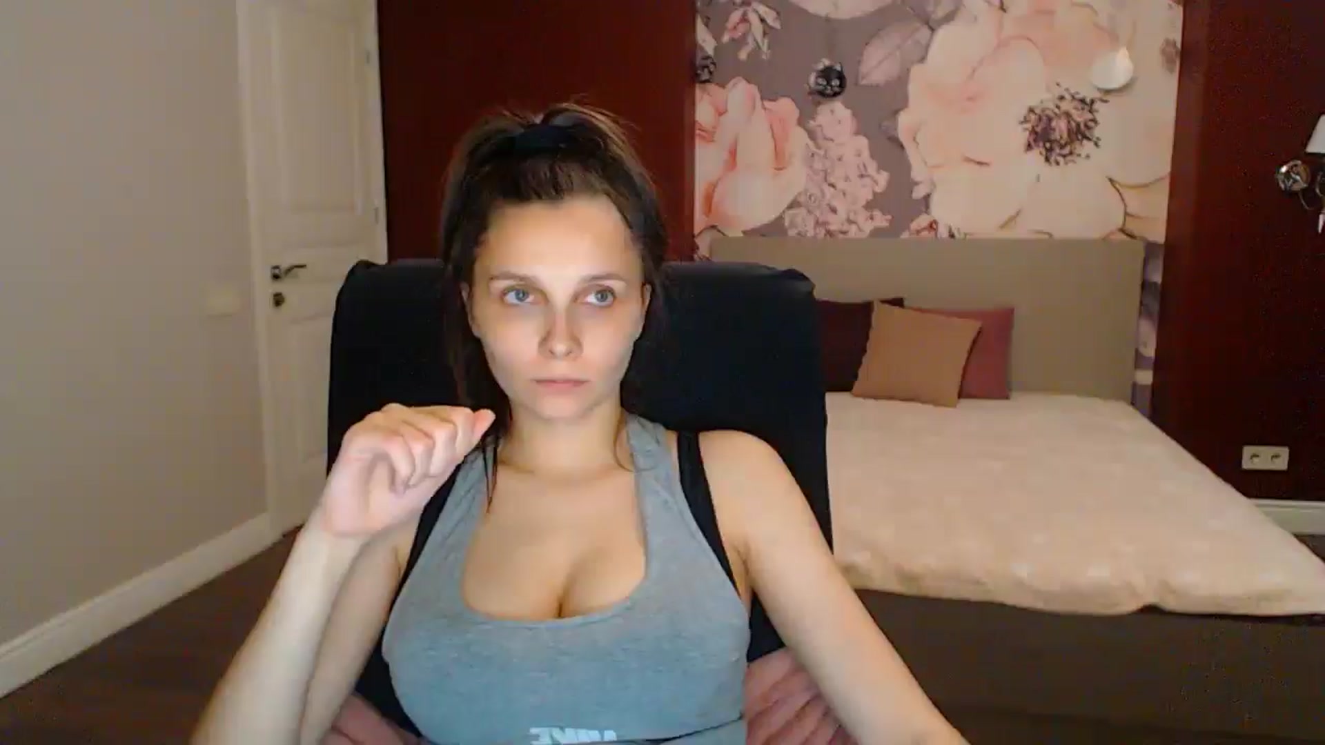 Gallery image thumbnail from Karina_Mils's myfreecams stream on, 07/11/2025, 17:21 image 14 of 20
