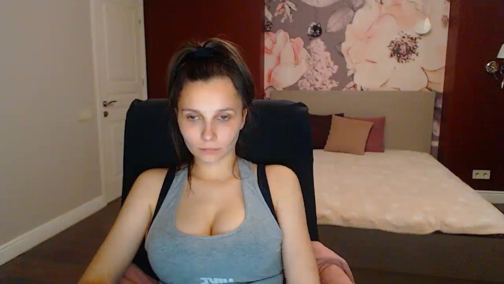 Gallery image thumbnail from Karina_Mils's myfreecams stream on, 07/11/2025, 17:21 image 12 of 20