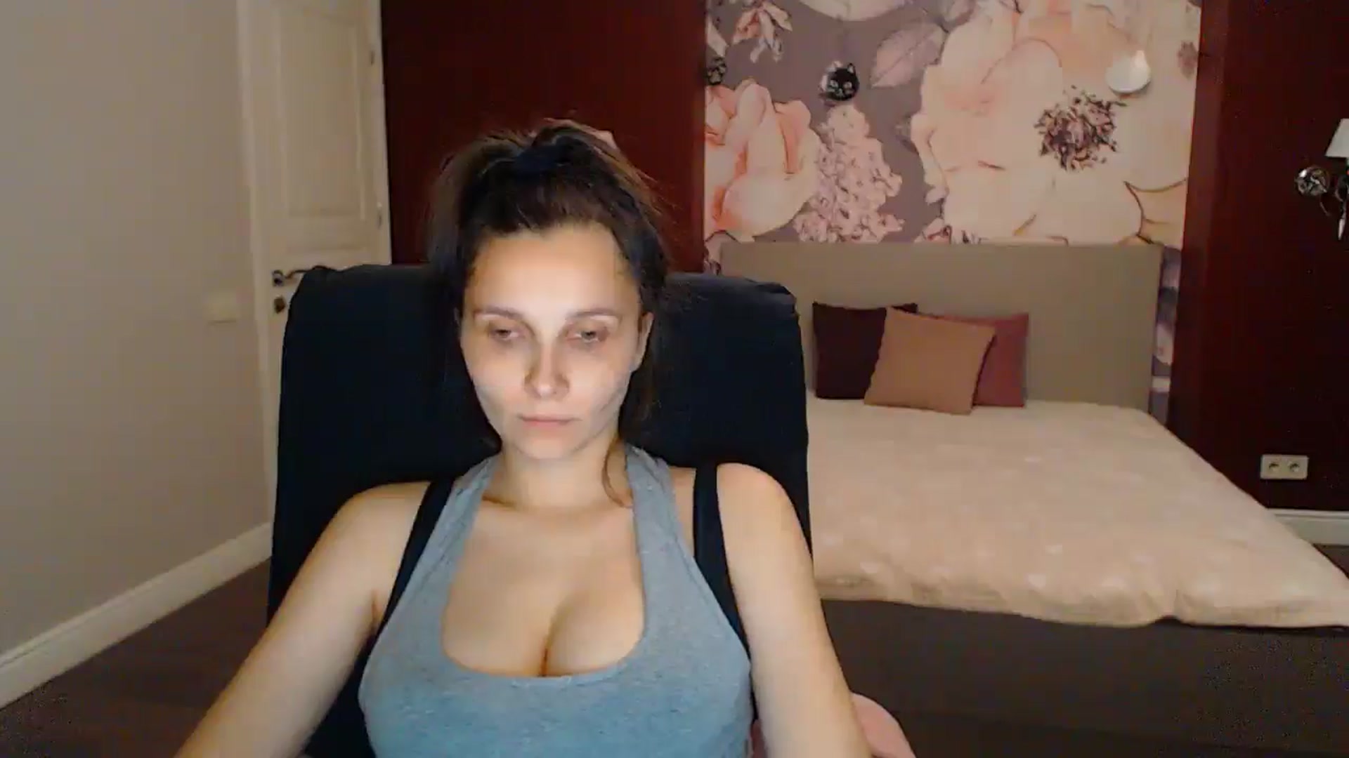 Gallery image thumbnail from Karina_Mils's myfreecams stream on, 07/11/2025, 18:30 image 7 of 20