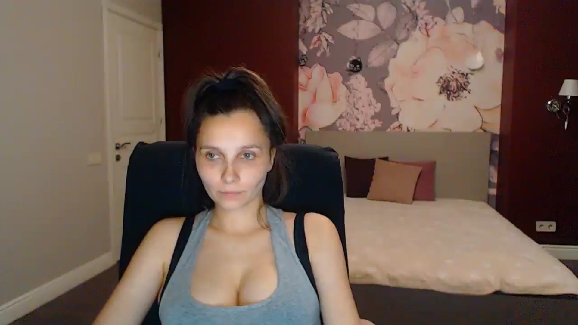 Gallery image thumbnail from Karina_Mils's myfreecams stream on, 07/11/2025, 18:30 image 19 of 20