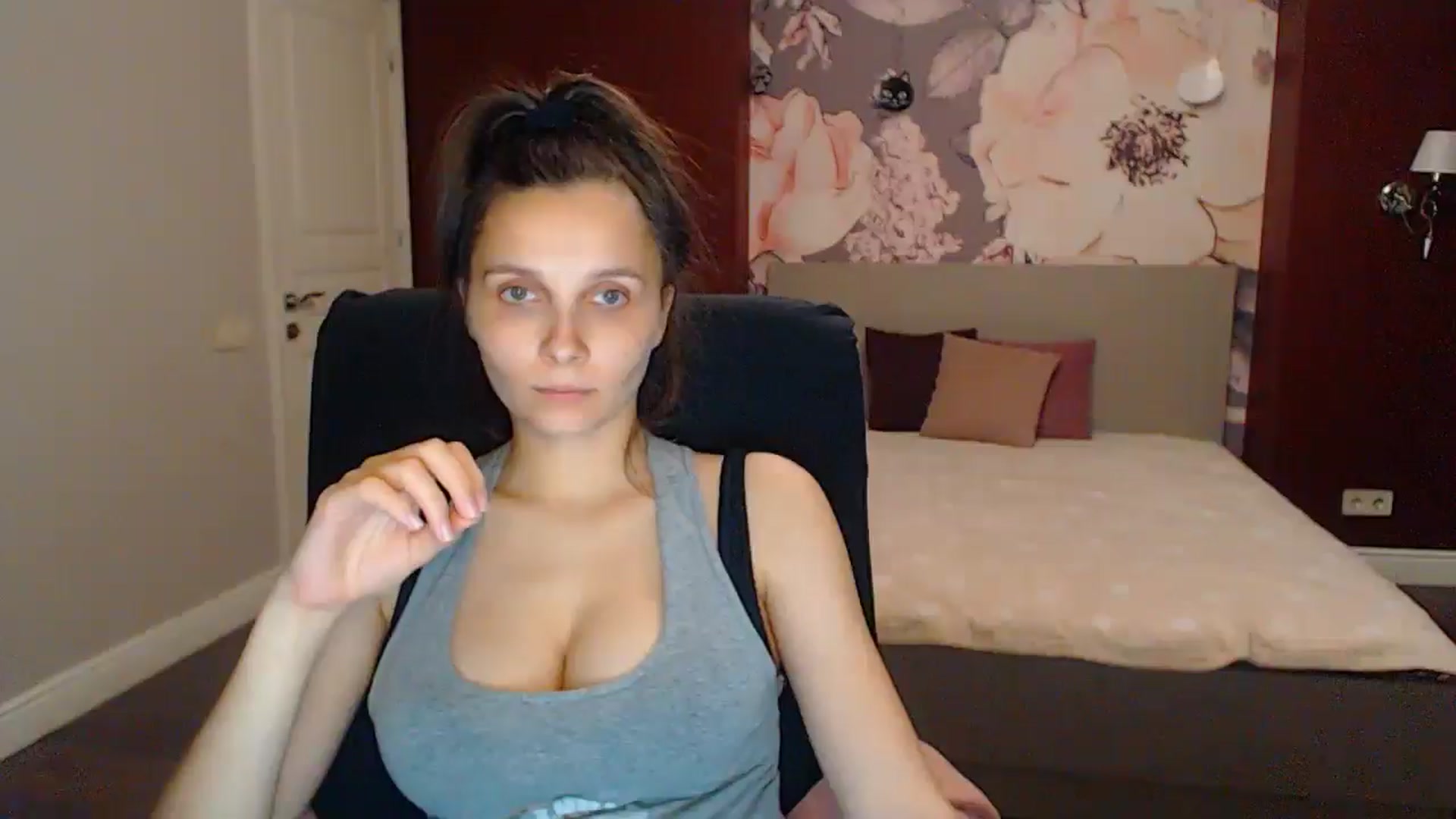 Gallery image thumbnail from Karina_Mils's myfreecams stream on, 07/11/2025, 18:30 image 11 of 20