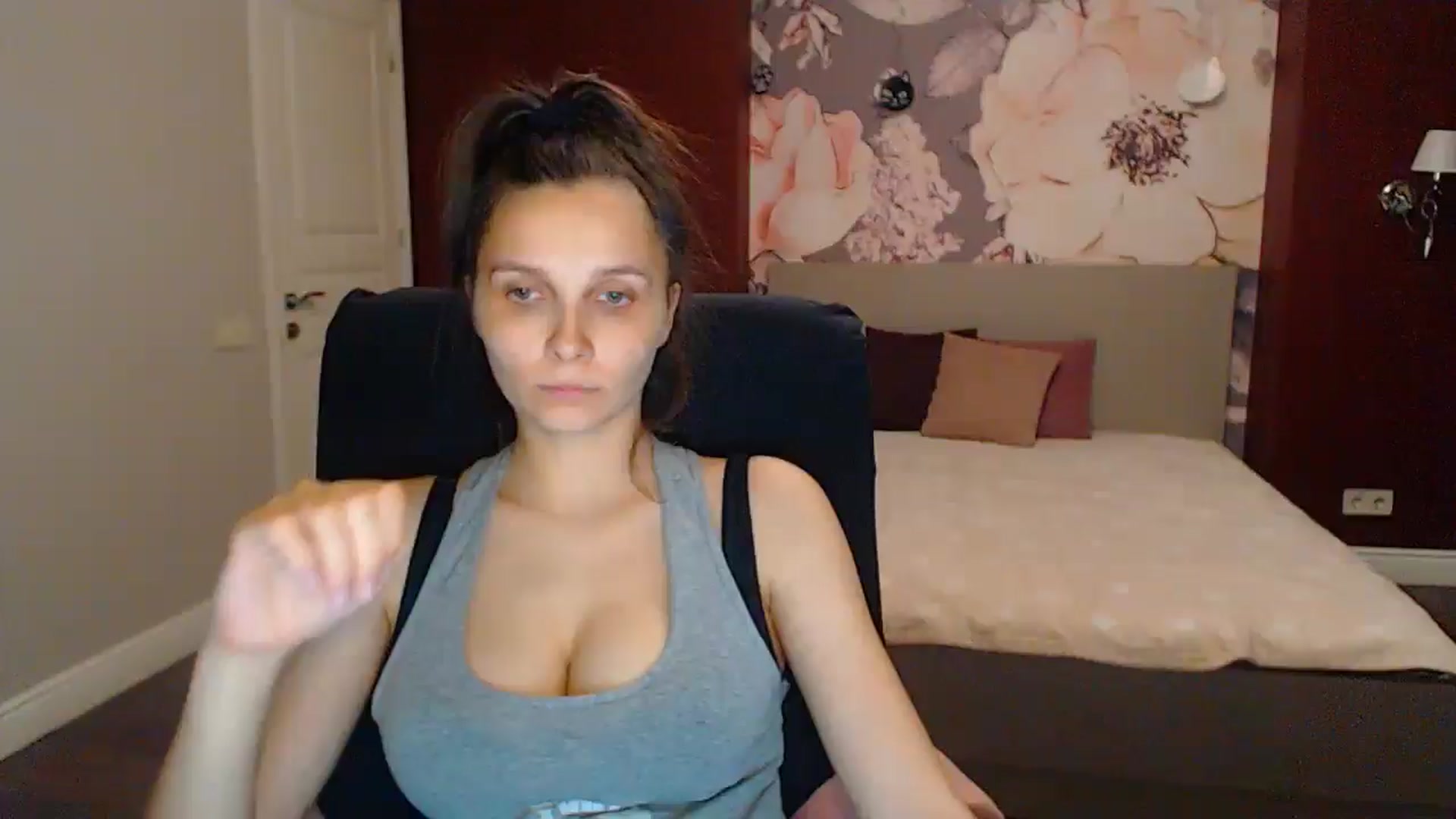Gallery image thumbnail from Karina_Mils's myfreecams stream on, 07/11/2025, 18:30 image 14 of 20
