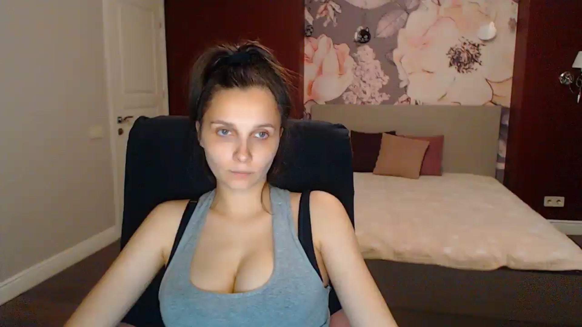 Gallery image thumbnail from Karina_Mils's myfreecams stream on, 07/11/2025, 18:30 image 1 of 20