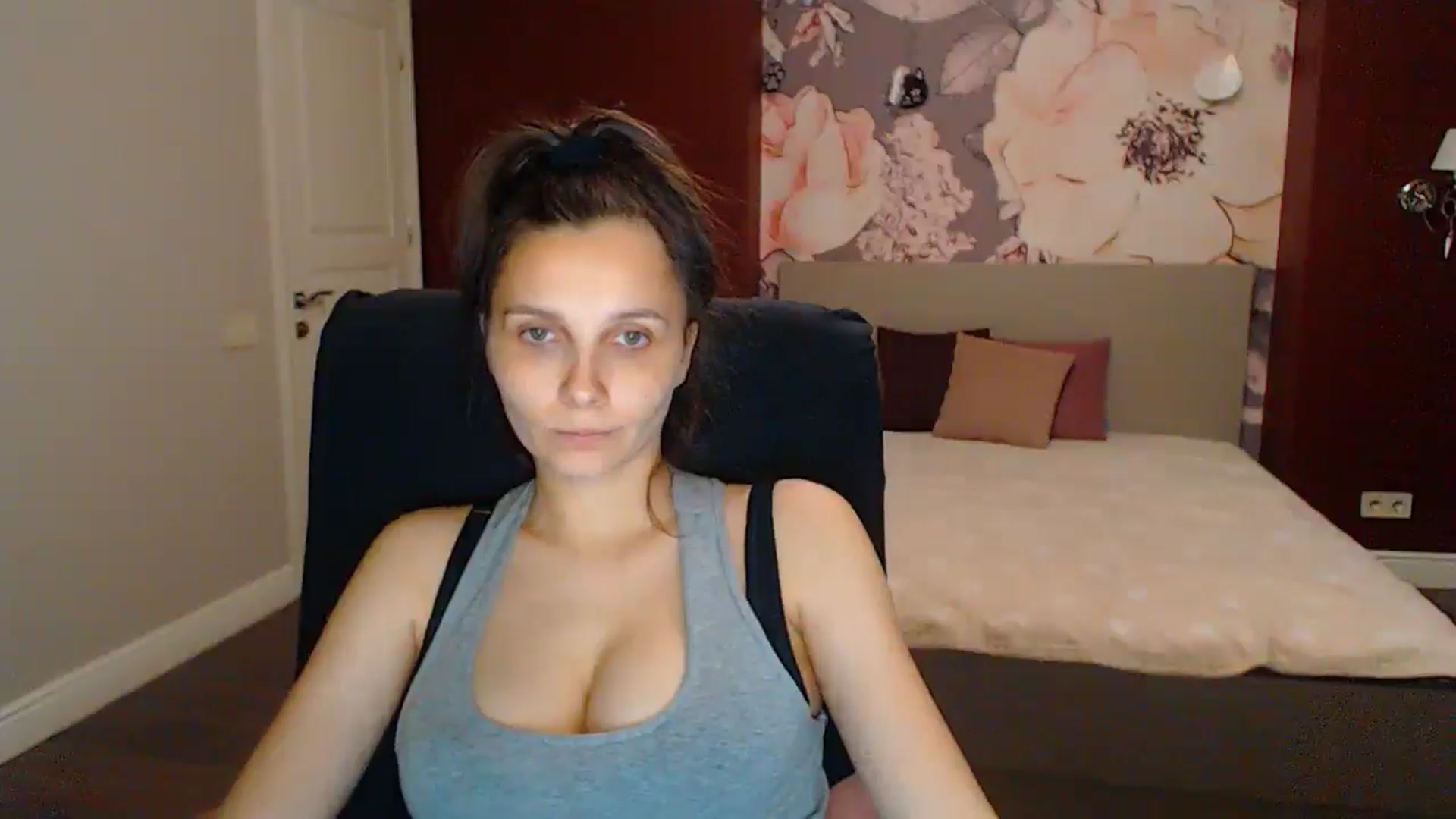 Gallery image thumbnail from Karina_Mils's myfreecams stream on, 07/11/2025, 18:30 image 4 of 20