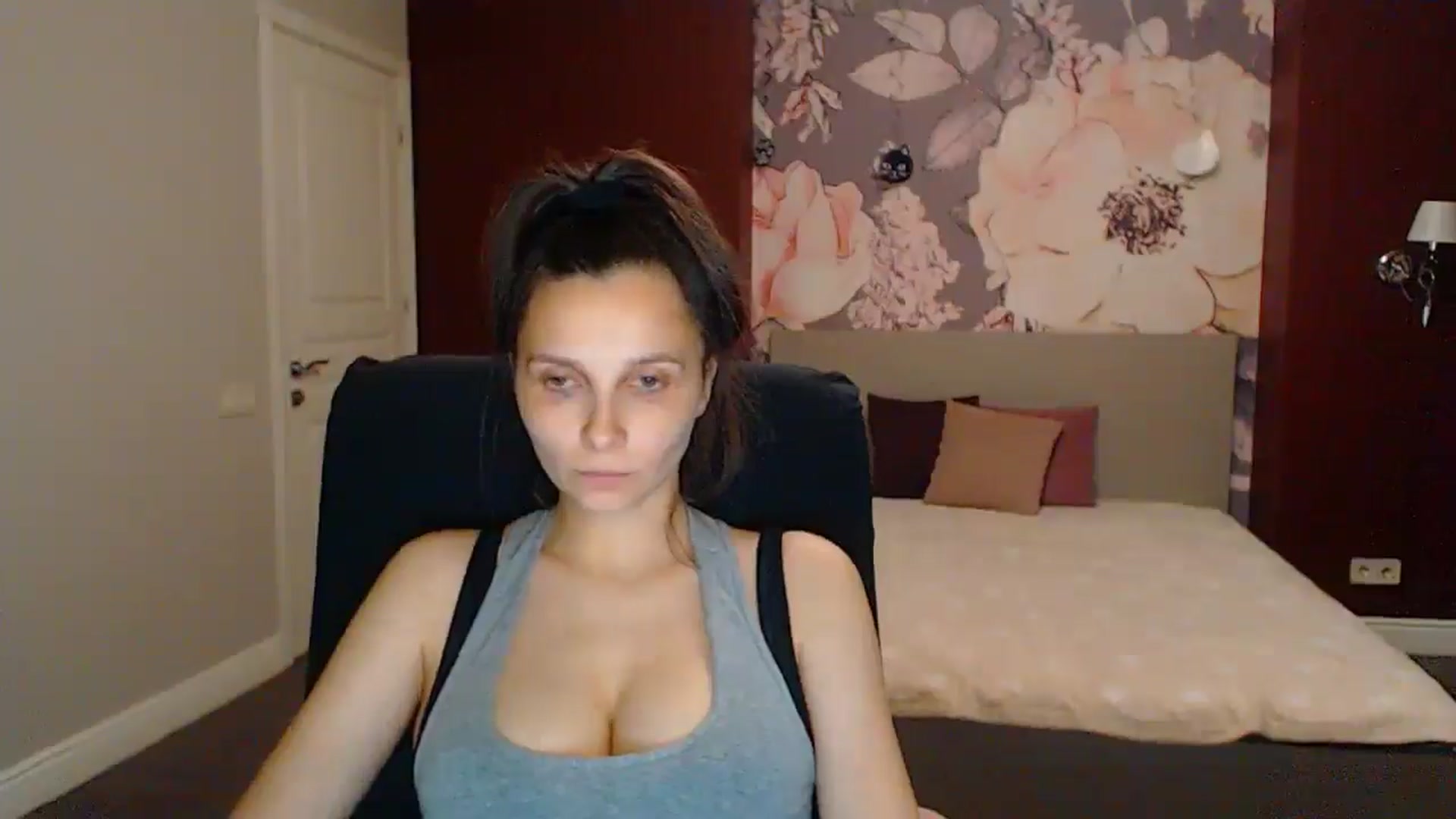 Gallery image thumbnail from Karina_Mils's myfreecams stream on, 07/11/2025, 18:30 image 16 of 20