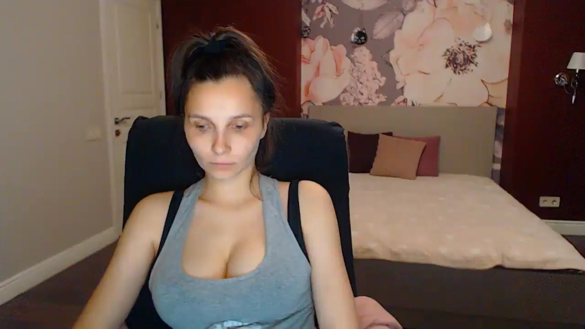 Gallery image thumbnail from Karina_Mils's myfreecams stream on, 07/11/2025, 18:30 image 12 of 20