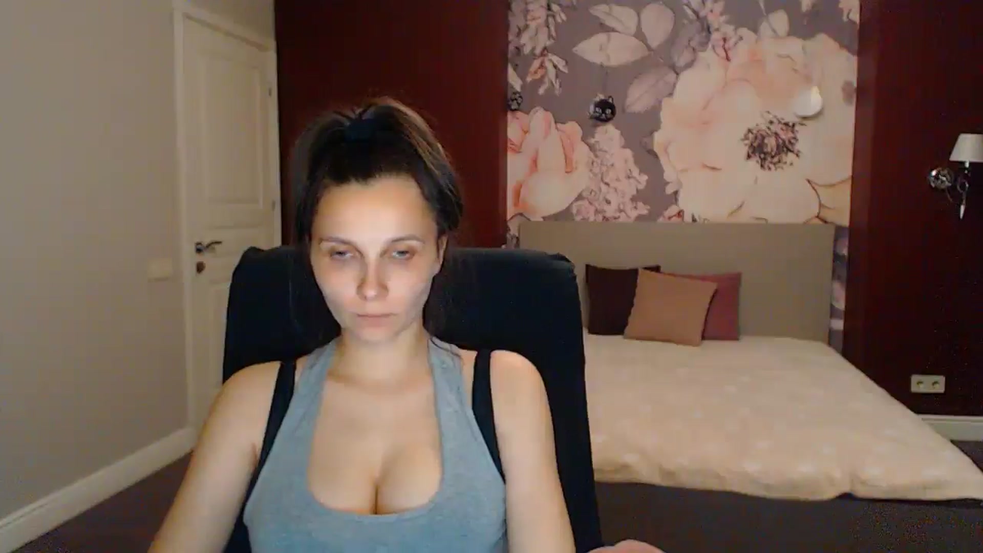 Gallery image thumbnail from Karina_Mils's myfreecams stream on, 07/11/2025, 19:28 image 14 of 20