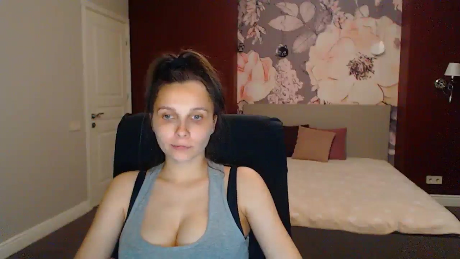 Gallery image thumbnail from Karina_Mils's myfreecams stream on, 07/11/2025, 19:28 image 5 of 20