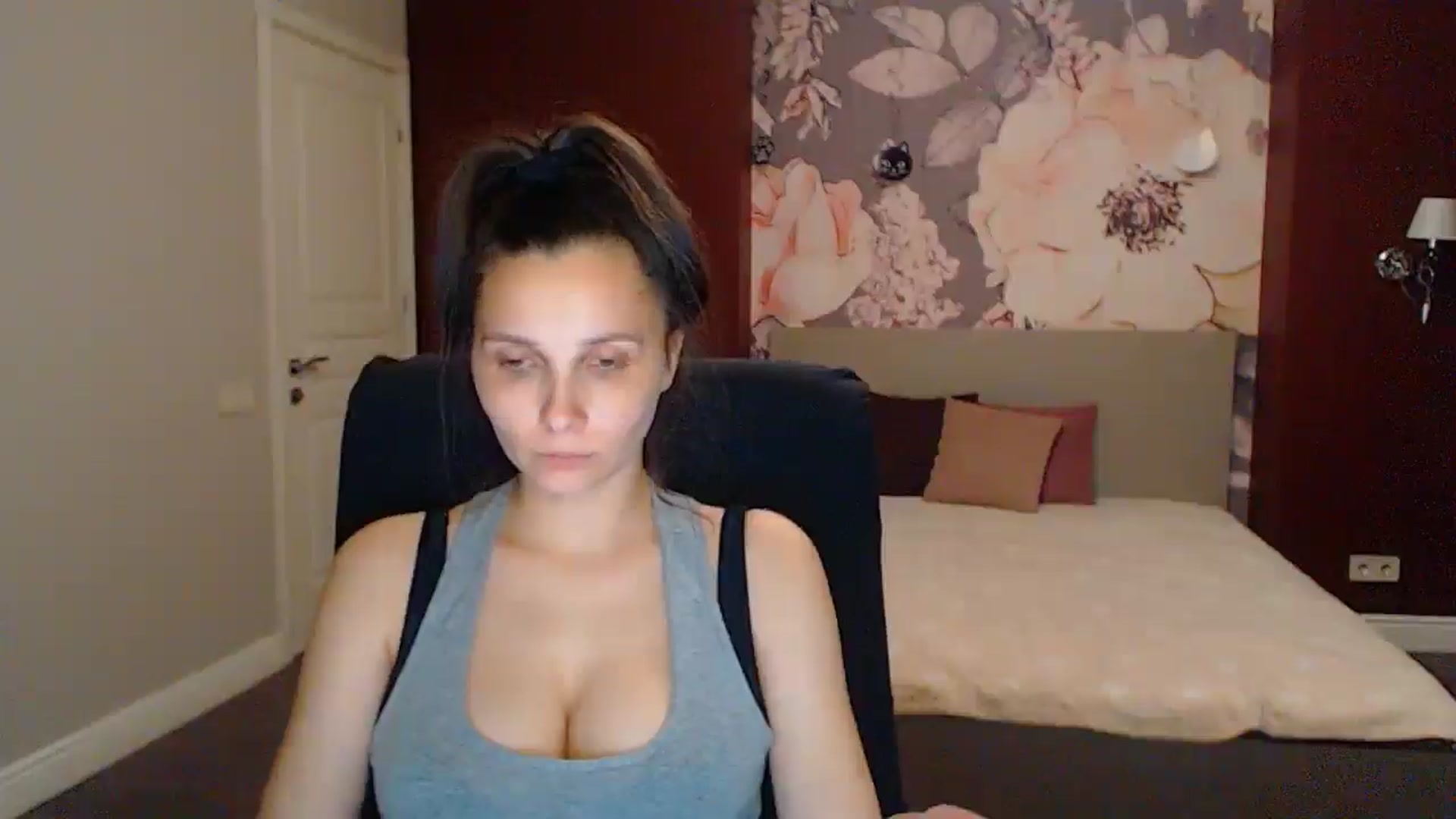 Gallery image thumbnail from Karina_Mils's myfreecams stream on, 07/11/2025, 19:28 image 10 of 20