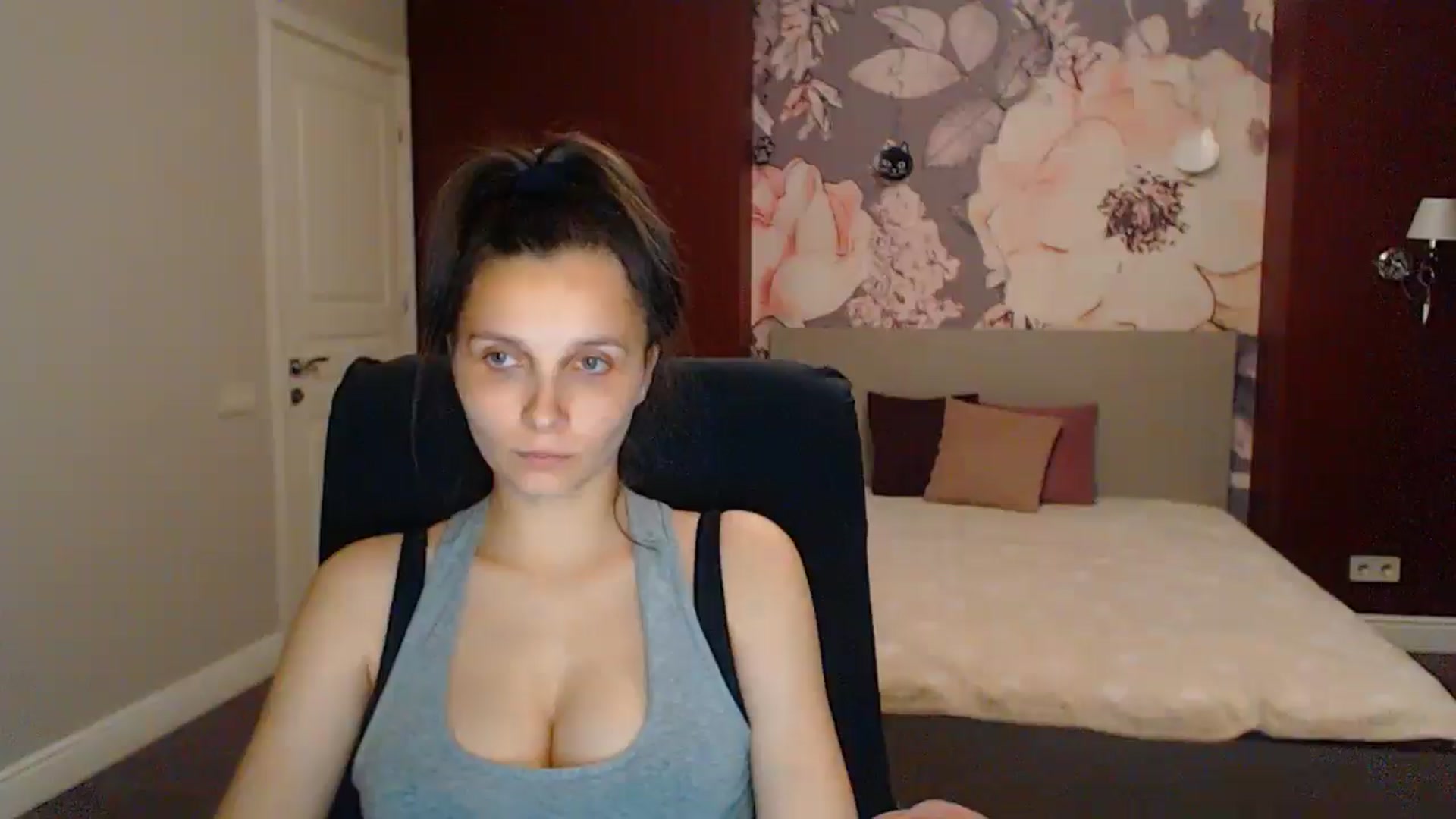 Gallery image thumbnail from Karina_Mils's myfreecams stream on, 07/11/2025, 19:28 image 16 of 20