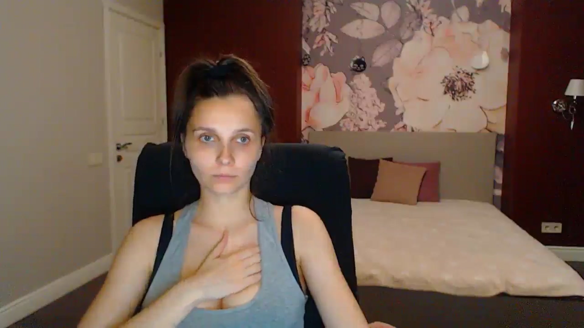 Gallery image thumbnail from Karina_Mils's myfreecams stream on, 07/11/2025, 19:28 image 17 of 20