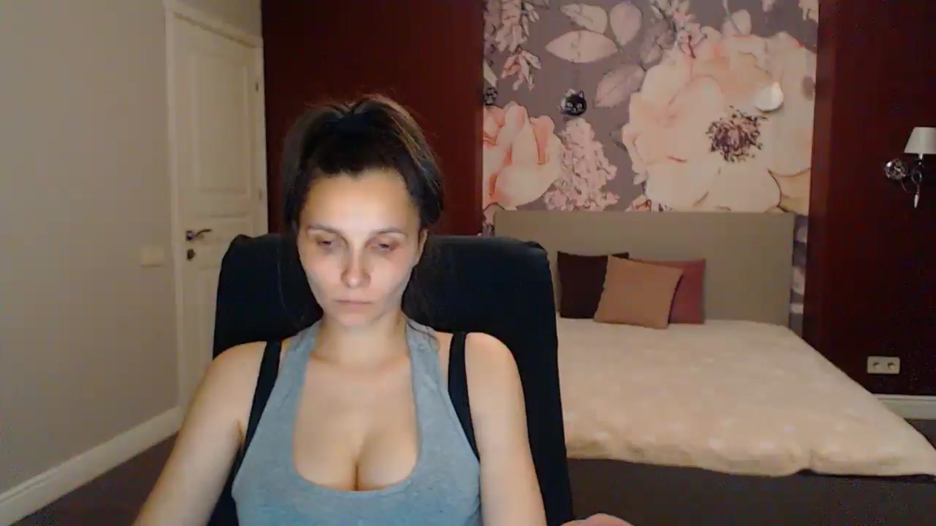 Gallery image thumbnail from Karina_Mils's myfreecams stream on, 07/11/2025, 19:28 image 15 of 20
