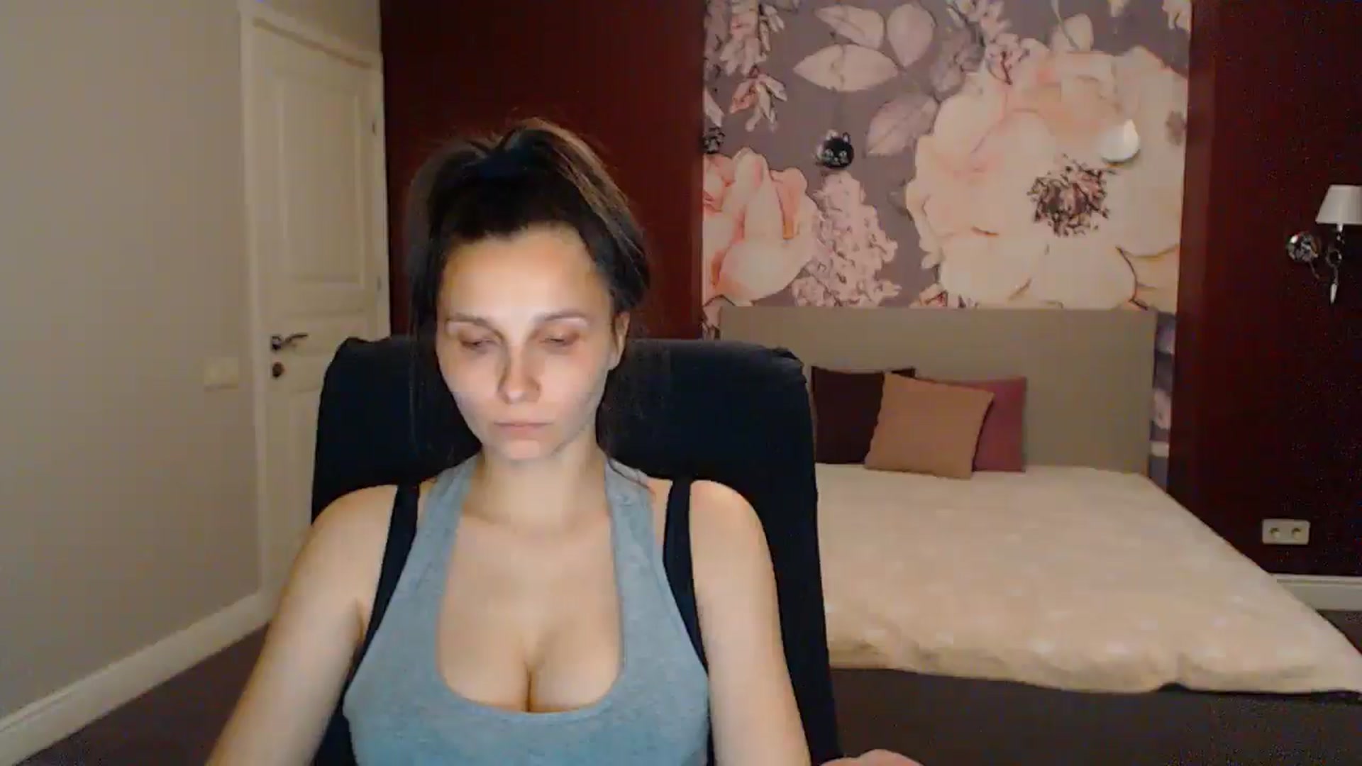 Gallery image thumbnail from Karina_Mils's myfreecams stream on, 07/11/2025, 19:28 image 11 of 20
