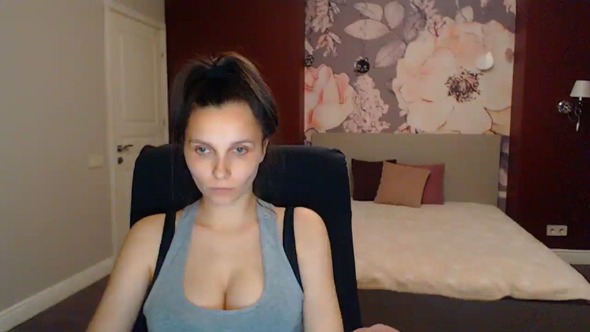Gallery image thumbnail from Karina_Mils's myfreecams stream on, 07/11/2025, 19:28 image 13 of 20