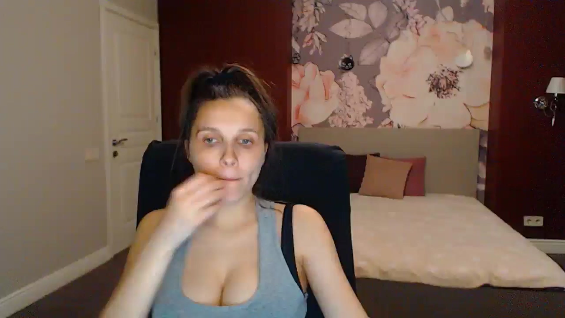 Gallery image thumbnail from Karina_Mils's myfreecams stream on, 07/11/2025, 19:28 image 1 of 20
