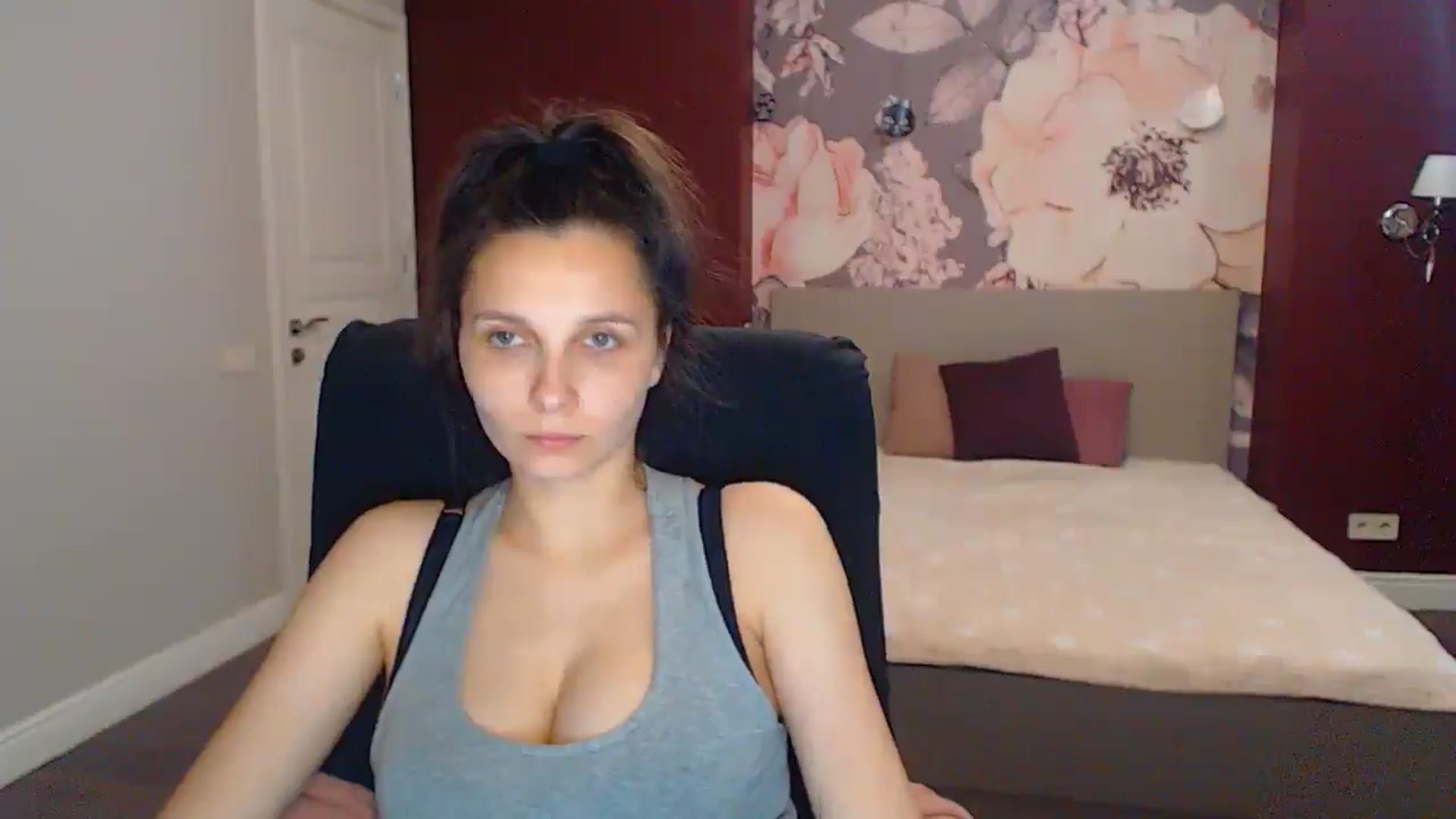 Gallery image thumbnail from Karina_Mils's myfreecams stream on, 07/12/2025, 16:13 image 14 of 20