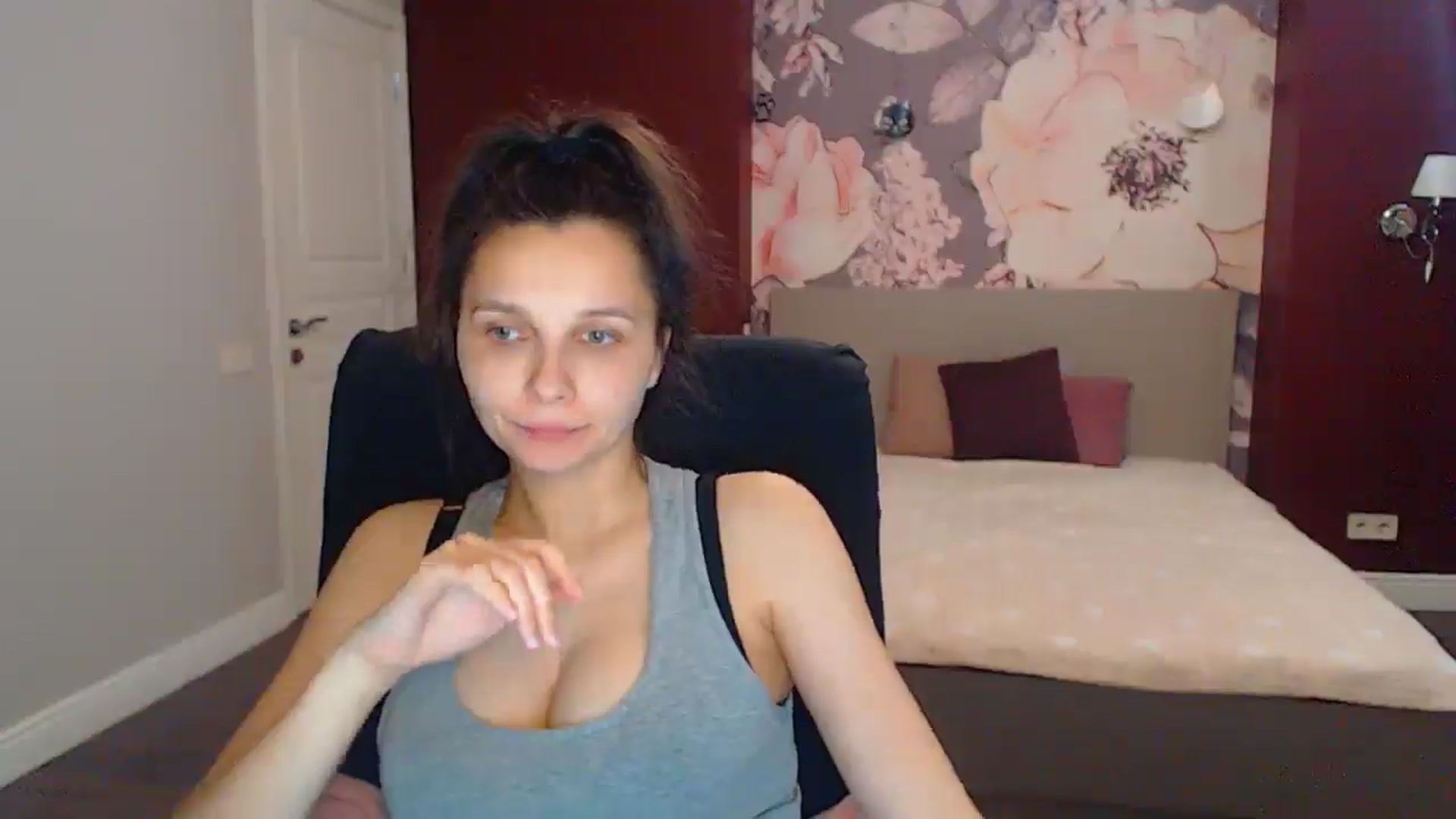 Gallery image thumbnail from Karina_Mils's myfreecams stream on, 07/12/2025, 16:13 image 10 of 20