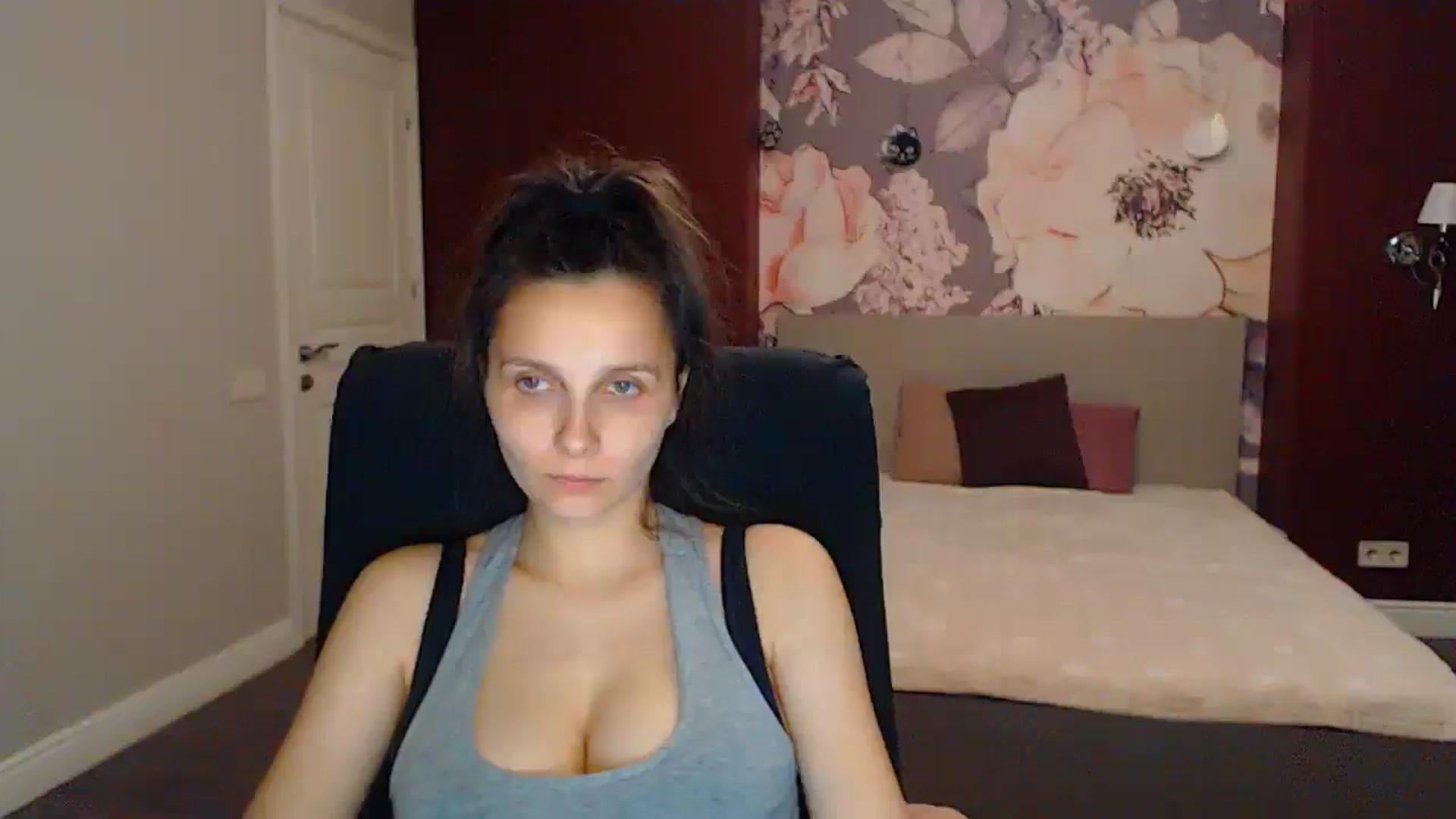 Gallery image thumbnail from Karina_Mils's myfreecams stream on, 07/12/2025, 18:34 image 9 of 20