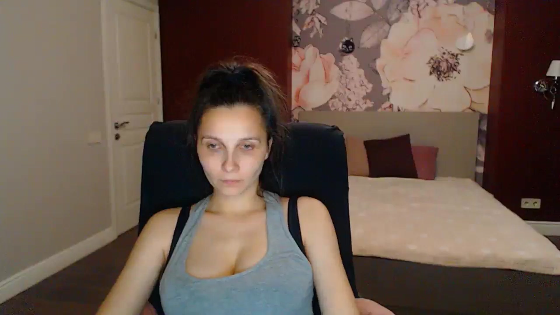 Gallery image thumbnail from Karina_Mils's myfreecams stream on, 07/12/2025, 18:34 image 17 of 20