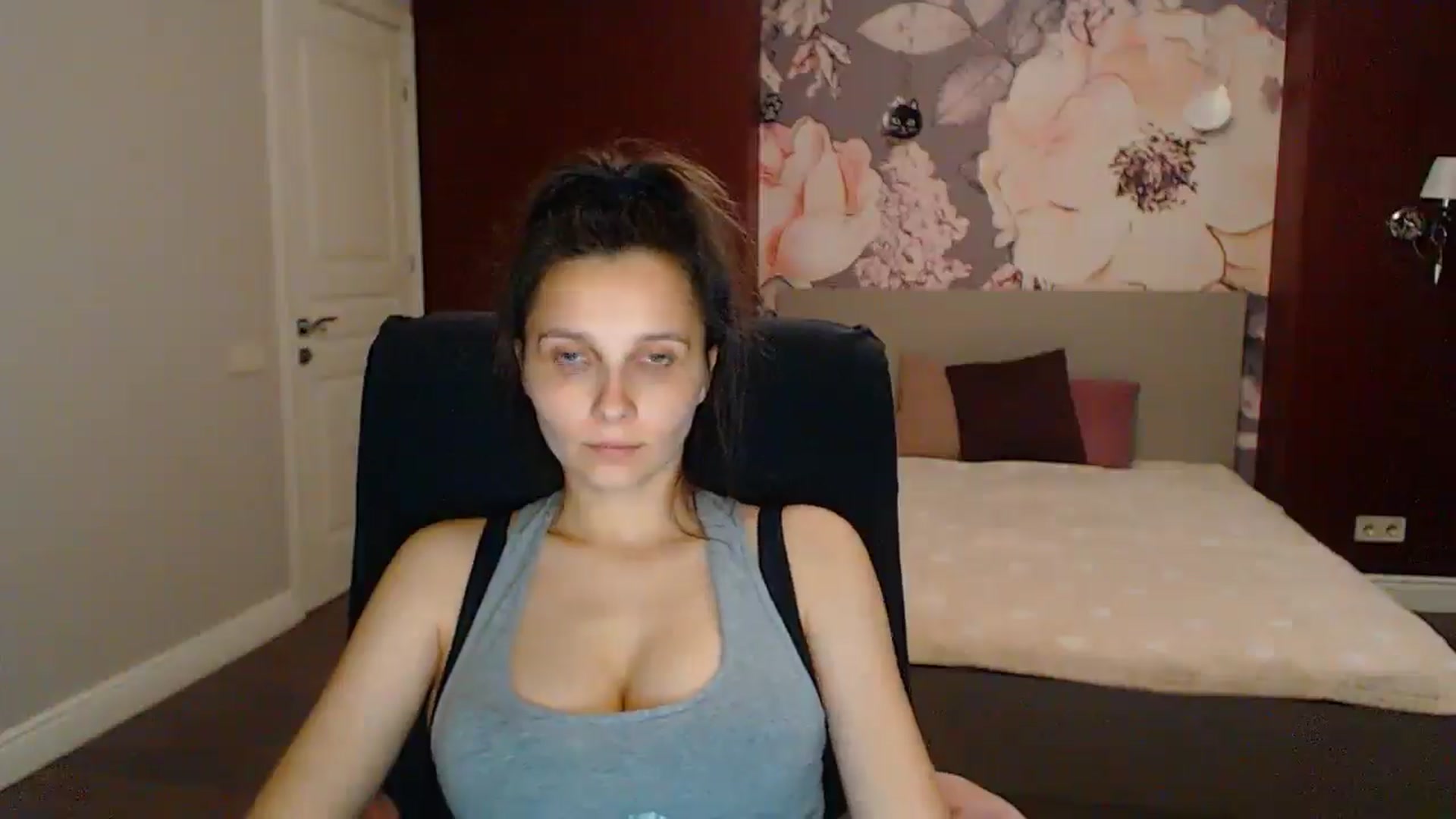 Gallery image thumbnail from Karina_Mils's myfreecams stream on, 07/12/2025, 18:34 image 15 of 20